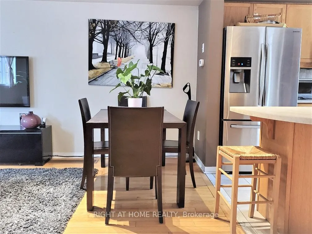 Photo 5 of Unit 3, 161 Twelfth Street, Etobicoke, New Toronto — HOMEH