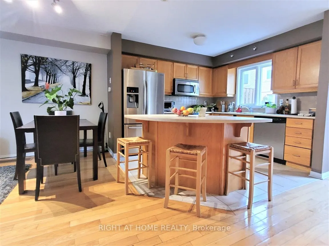 Photo 6 of Unit 3, 161 Twelfth Street, Etobicoke, New Toronto — HOMEH