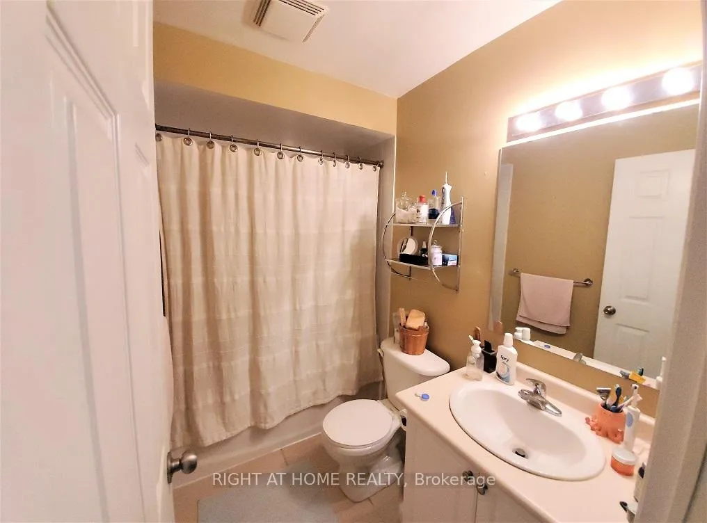 Photo 10 of Unit 3, 161 Twelfth Street, Etobicoke, New Toronto — HOMEH