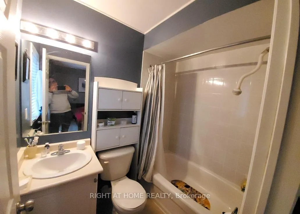 Photo 13 of Unit 3, 161 Twelfth Street, Etobicoke, New Toronto — HOMEH