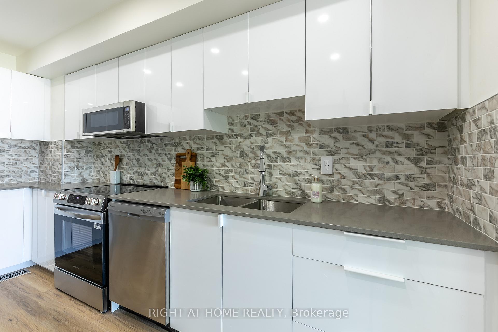 Photo 8 of Unit 15, 2669 Southvale Crescent, Ottawa, Sheffield Glen/Industrial Park — HOMEH