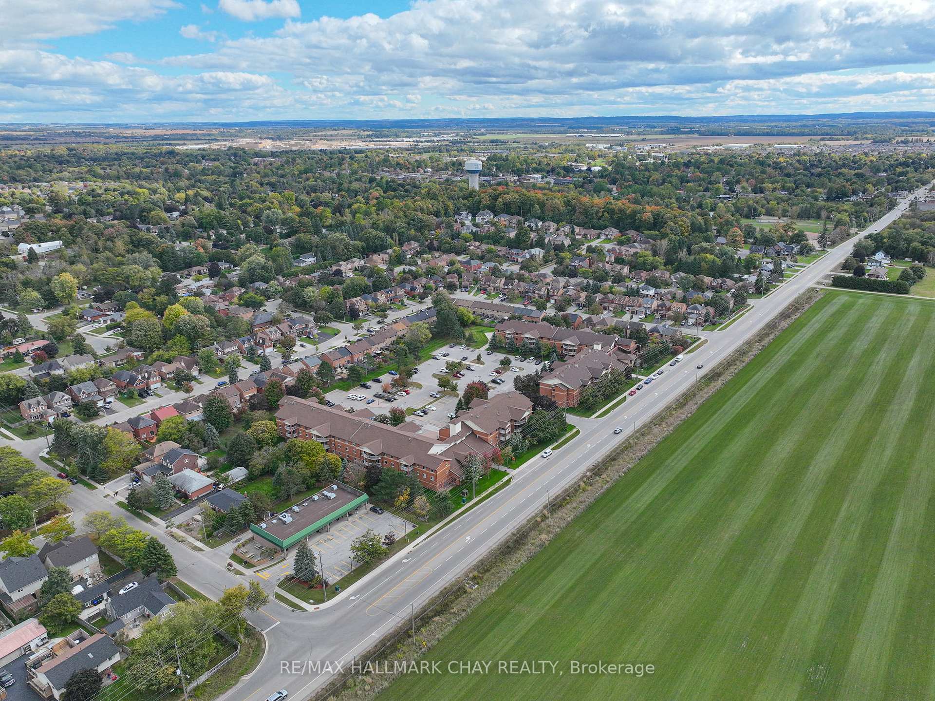 Photo 2 of Unit 202, 247 King Street N, New Tecumseth, Alliston — HOMEH