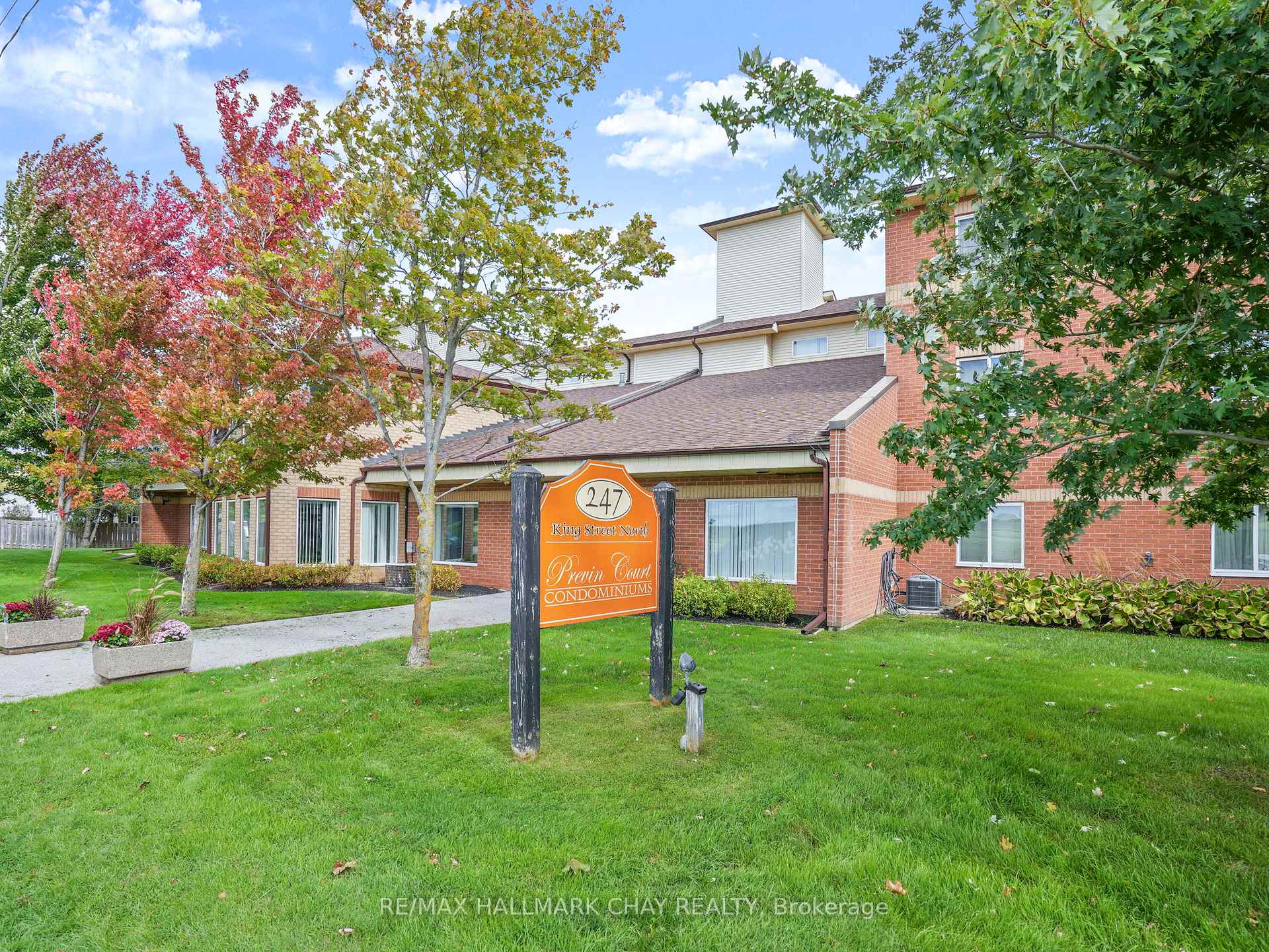 Photo 3 of Unit 202, 247 King Street N, New Tecumseth, Alliston — HOMEH