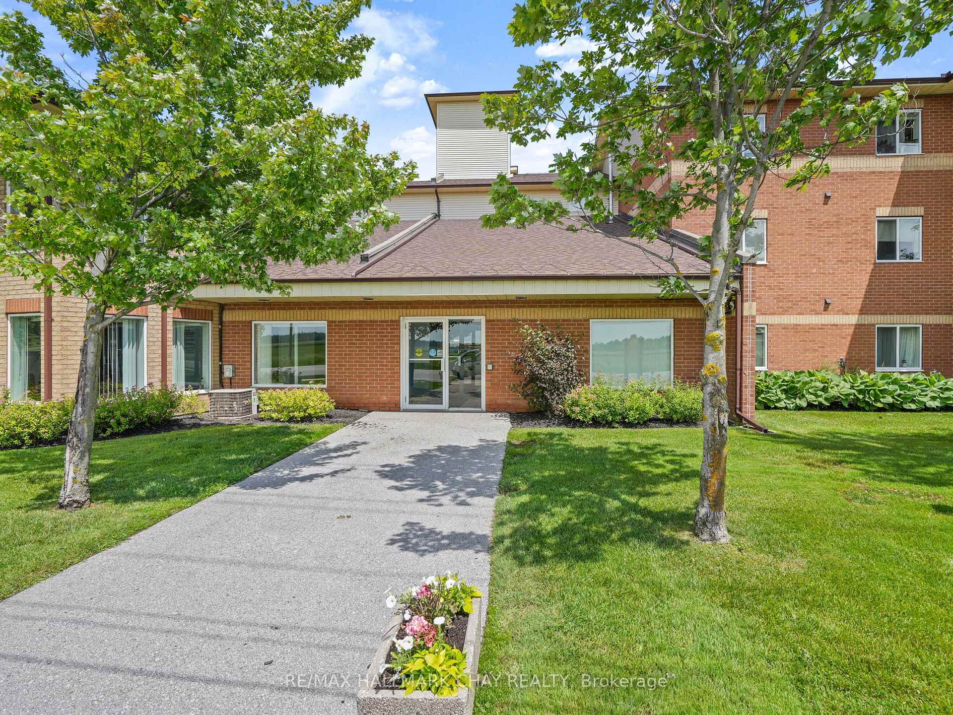 Photo 37 of Unit 202, 247 King Street N, New Tecumseth, Alliston — HOMEH