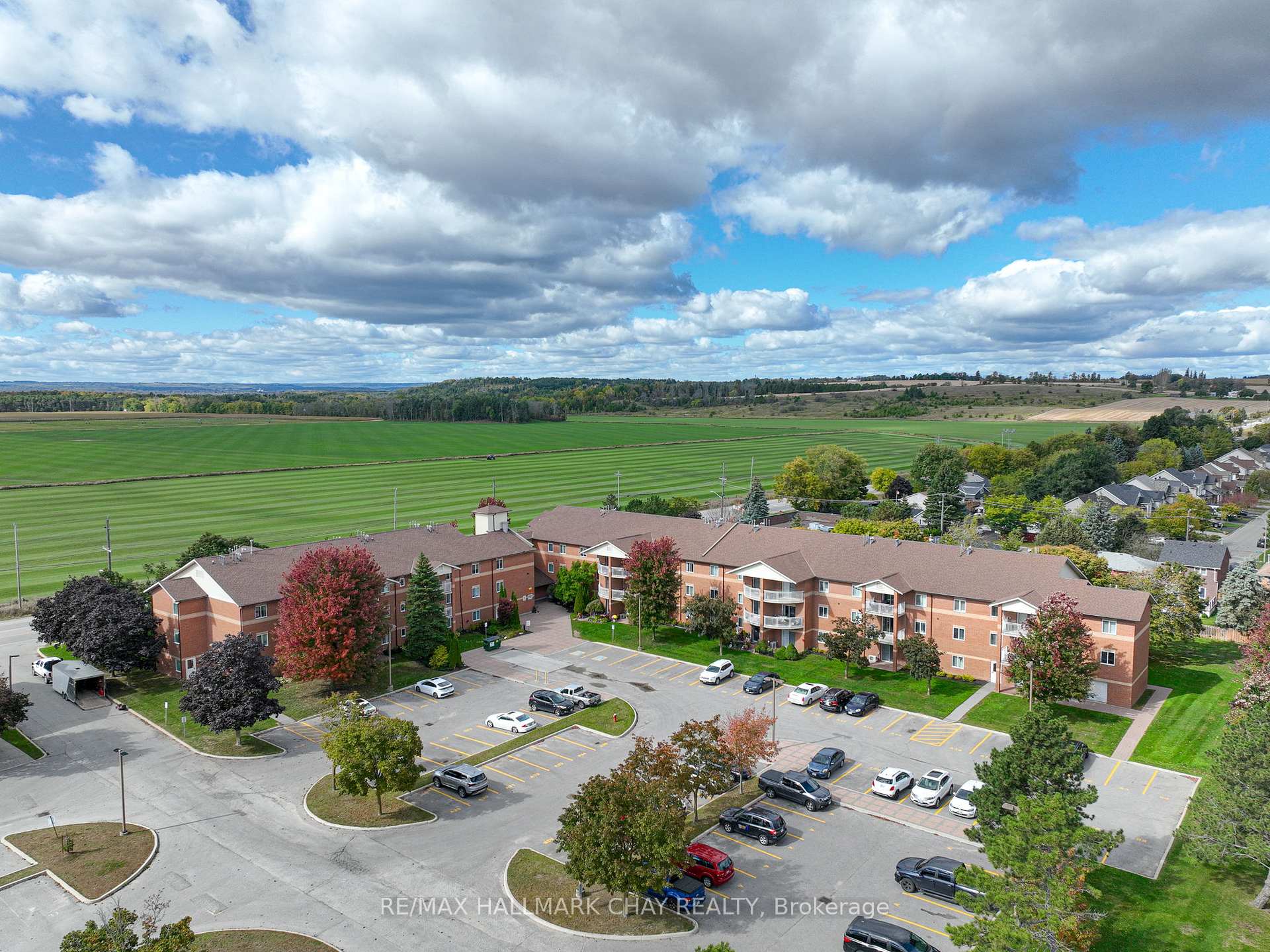 Photo 38 of Unit 202, 247 King Street N, New Tecumseth, Alliston — HOMEH