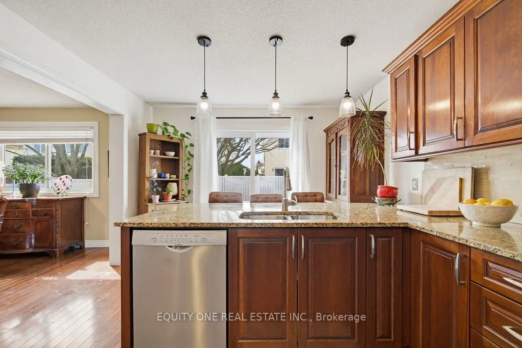 Photo 7 of 706 Levac Drive, Ottawa, Fallingbrook/Pineridge — HOMEH