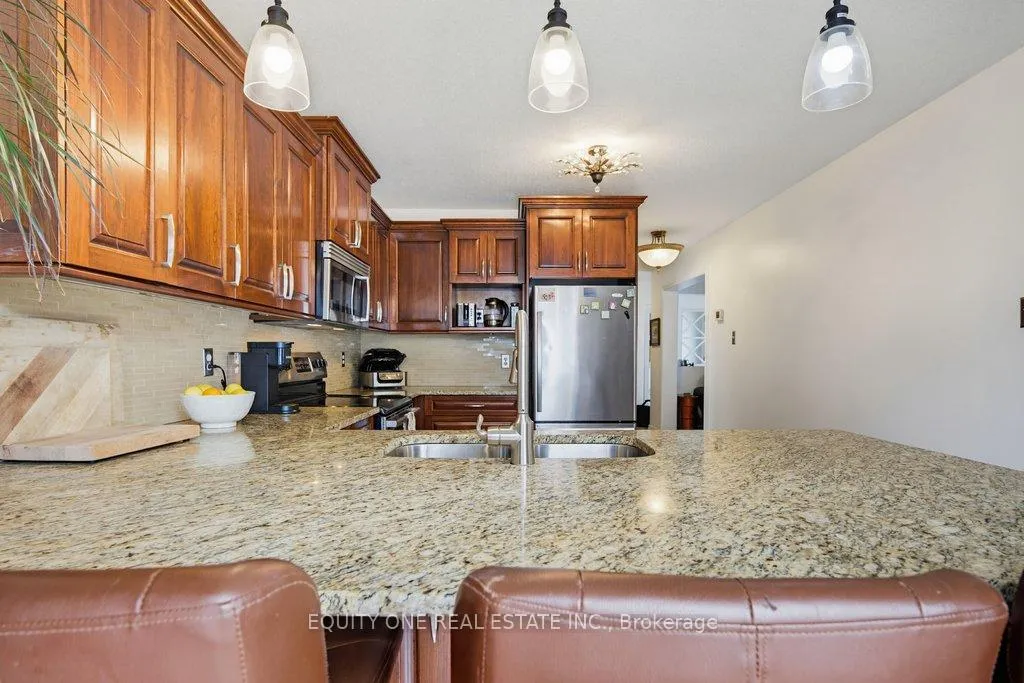 Photo 9 of 706 Levac Drive, Ottawa, Fallingbrook/Pineridge — HOMEH