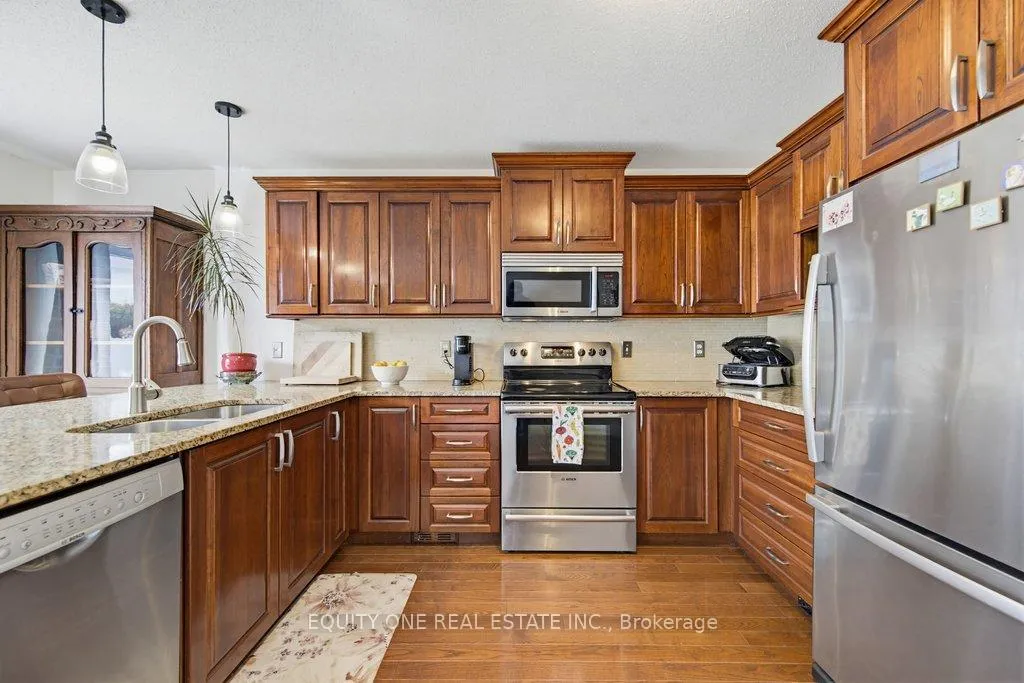 Photo 10 of 706 Levac Drive, Ottawa, Fallingbrook/Pineridge — HOMEH