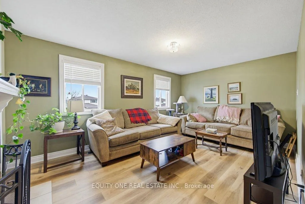 Photo 15 of 706 Levac Drive, Ottawa, Fallingbrook/Pineridge — HOMEH