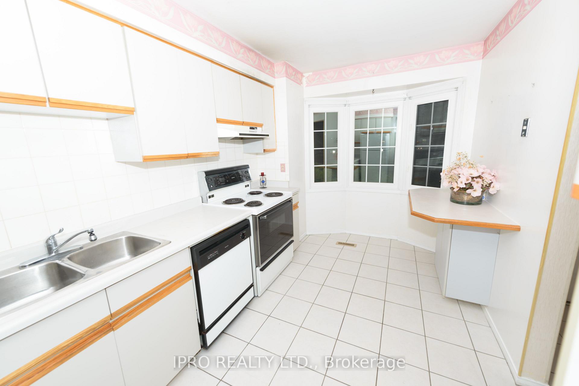 Photo 3 of Unit 28, 38 Elora Drive, Hamilton, Fessenden — HOMEH