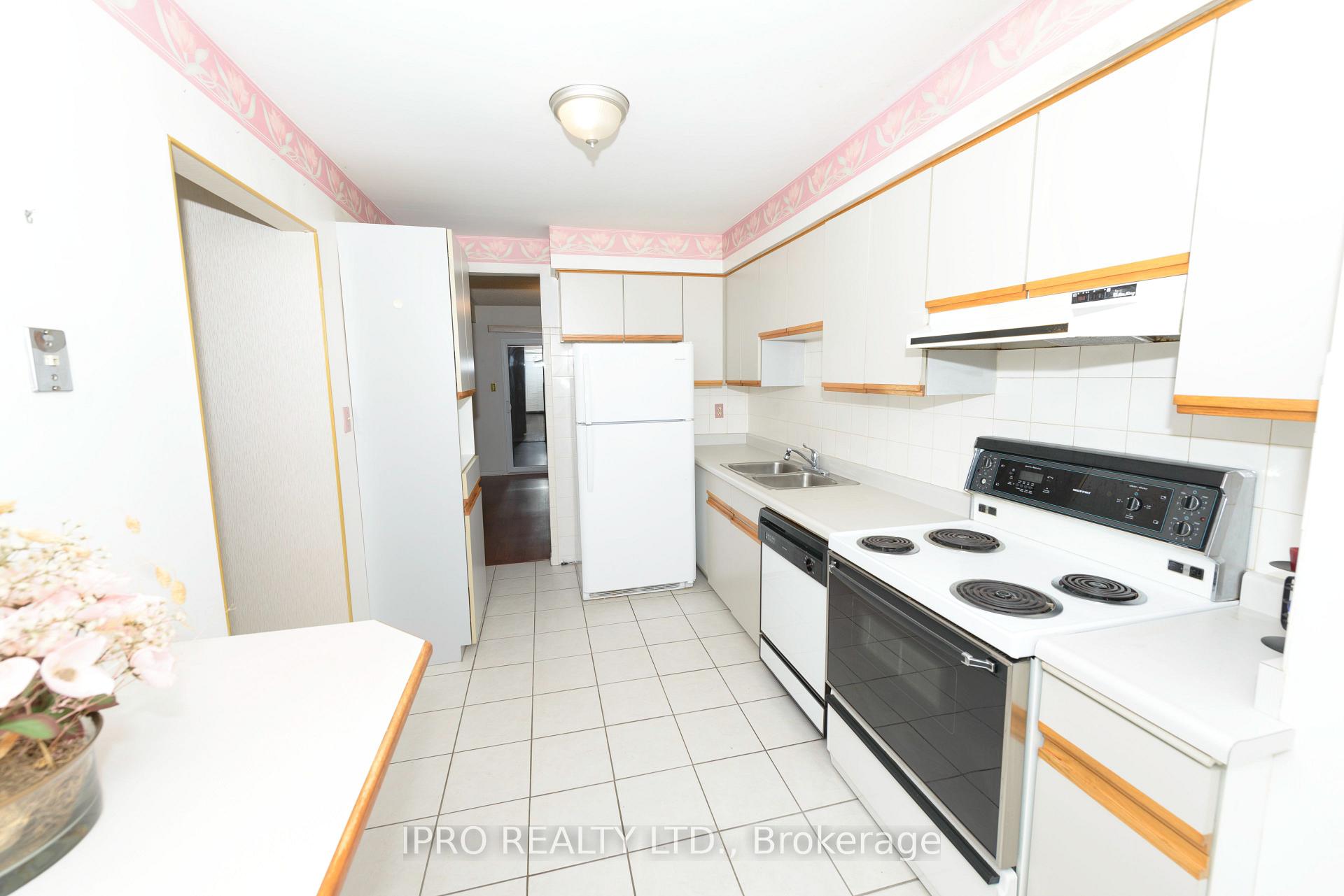 Photo 4 of Unit 28, 38 Elora Drive, Hamilton, Fessenden — HOMEH