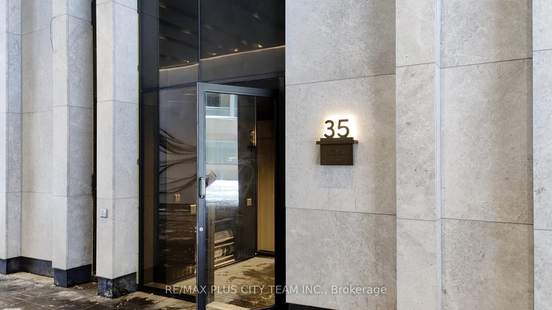 Front of Unit 1613, 35 Mercer Street