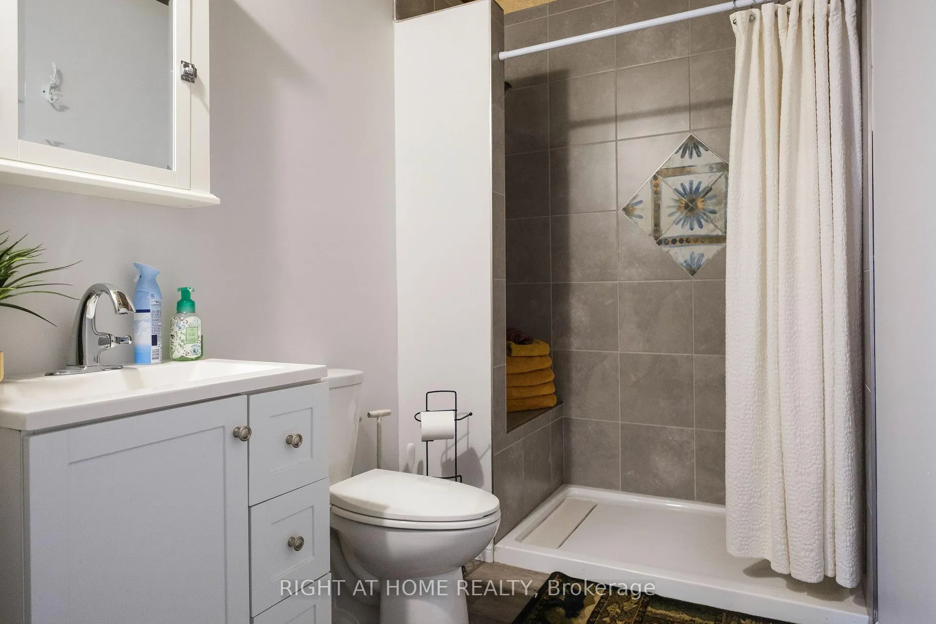 Photo 13 of 72 Viewmount Drive, Greater Madawaska — HOMEH