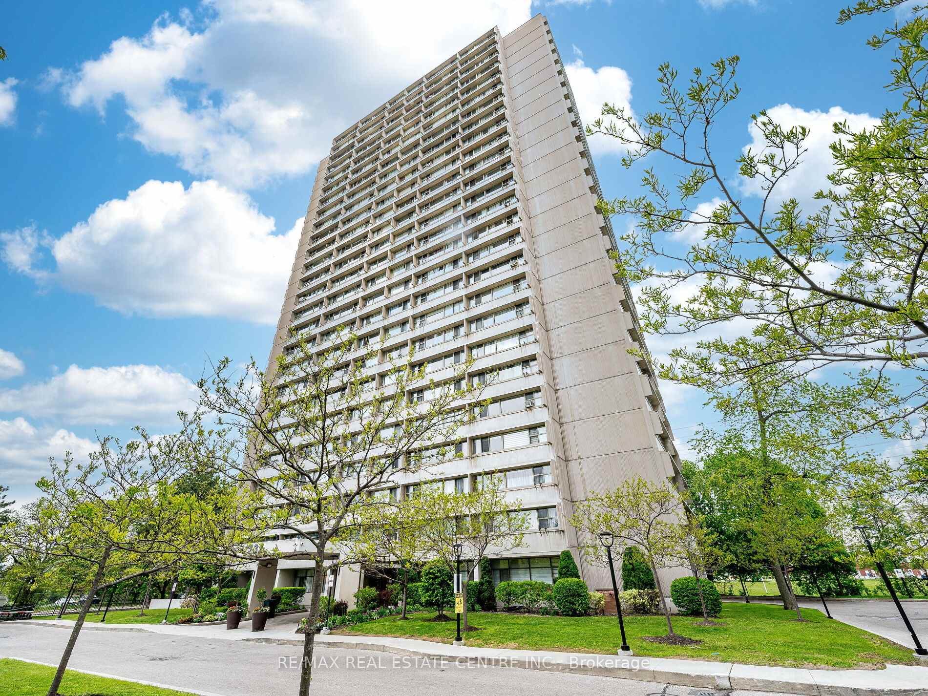 Front of Unit 1806, 735 Don Mills Road