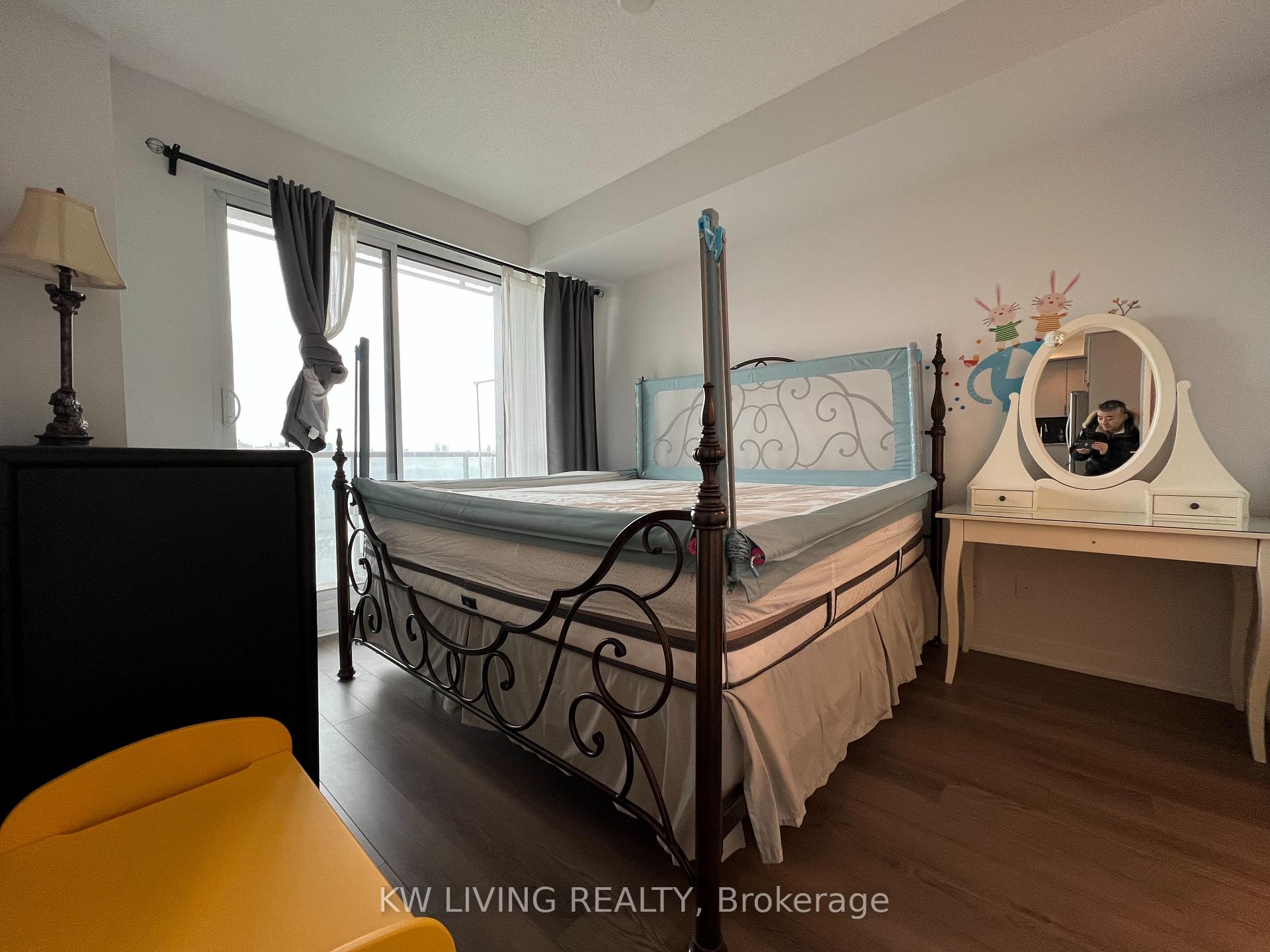 Photo 5 of Unit 802, 60 Berwick Avenue, Toronto, Yonge-Eglinton — HOMEH