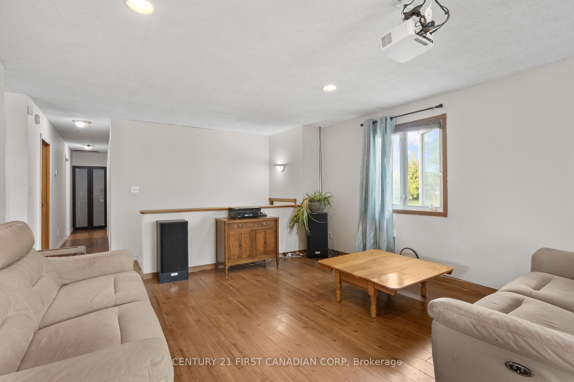 Photo 5 of 10213 Iona Road, Dutton/Dunwich, Iona — HOMEH