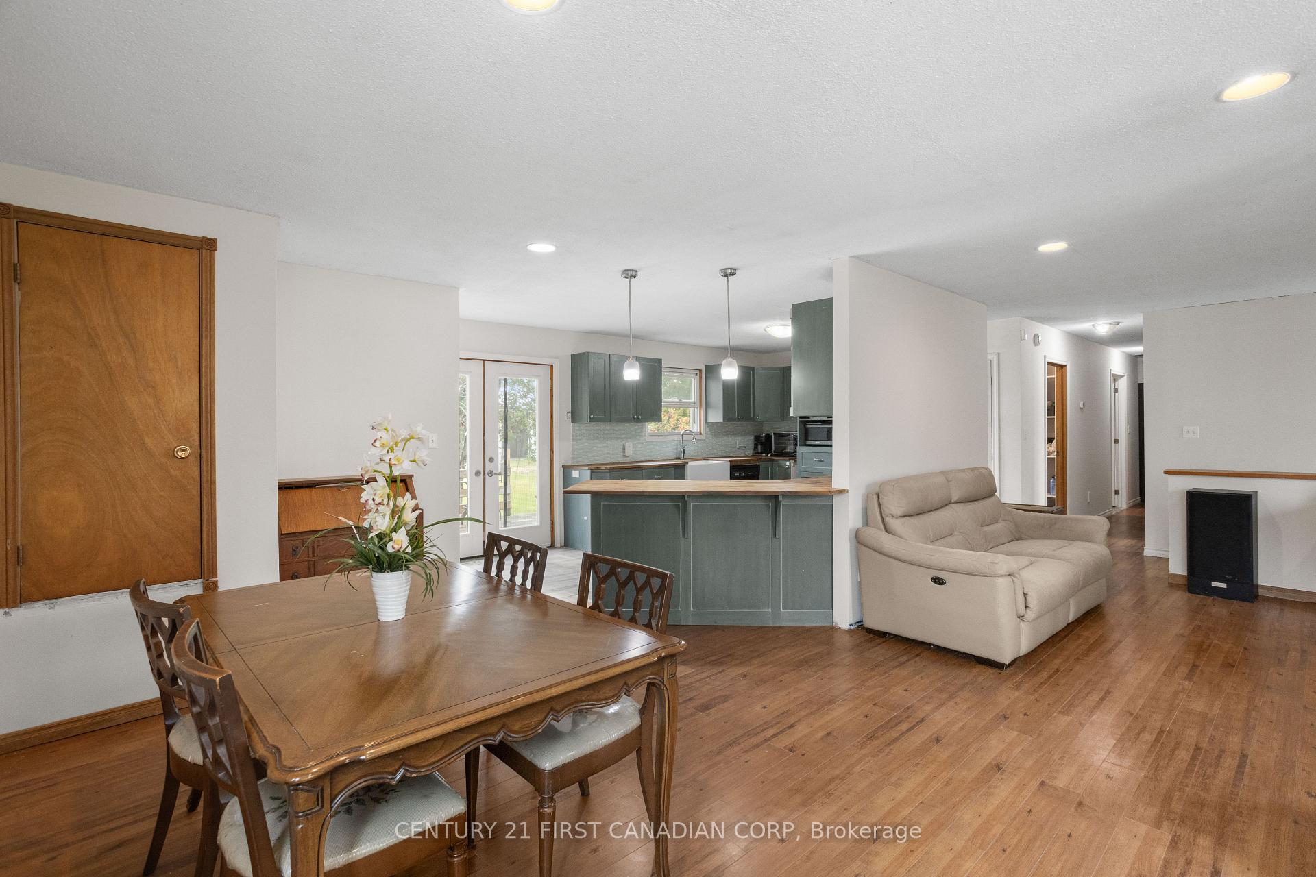 Photo 8 of 10213 Iona Road, Dutton/Dunwich, Iona — HOMEH