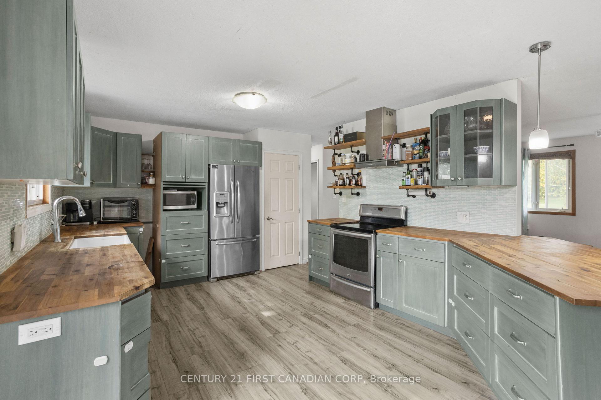 Photo 11 of 10213 Iona Road, Dutton/Dunwich, Iona — HOMEH