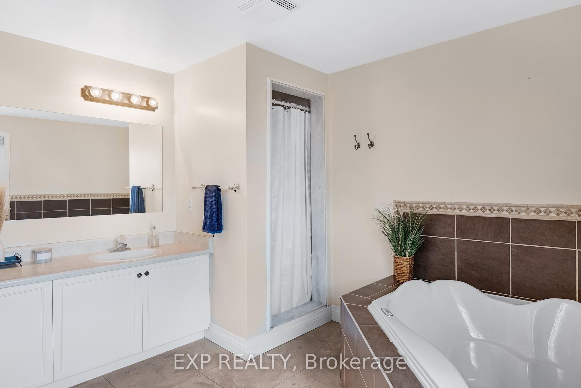 Photo 22 of 6 Adams Court, Uxbridge — HOMEH