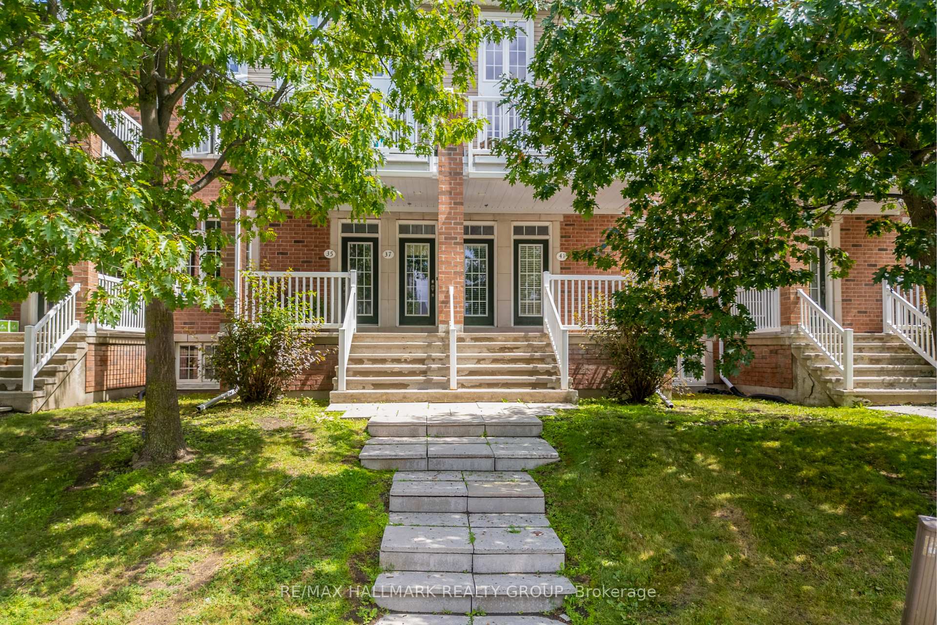 Photo 2 of 39 Hawkstone Gate, Ottawa, Kanata - Beaverbrook — HOMEH