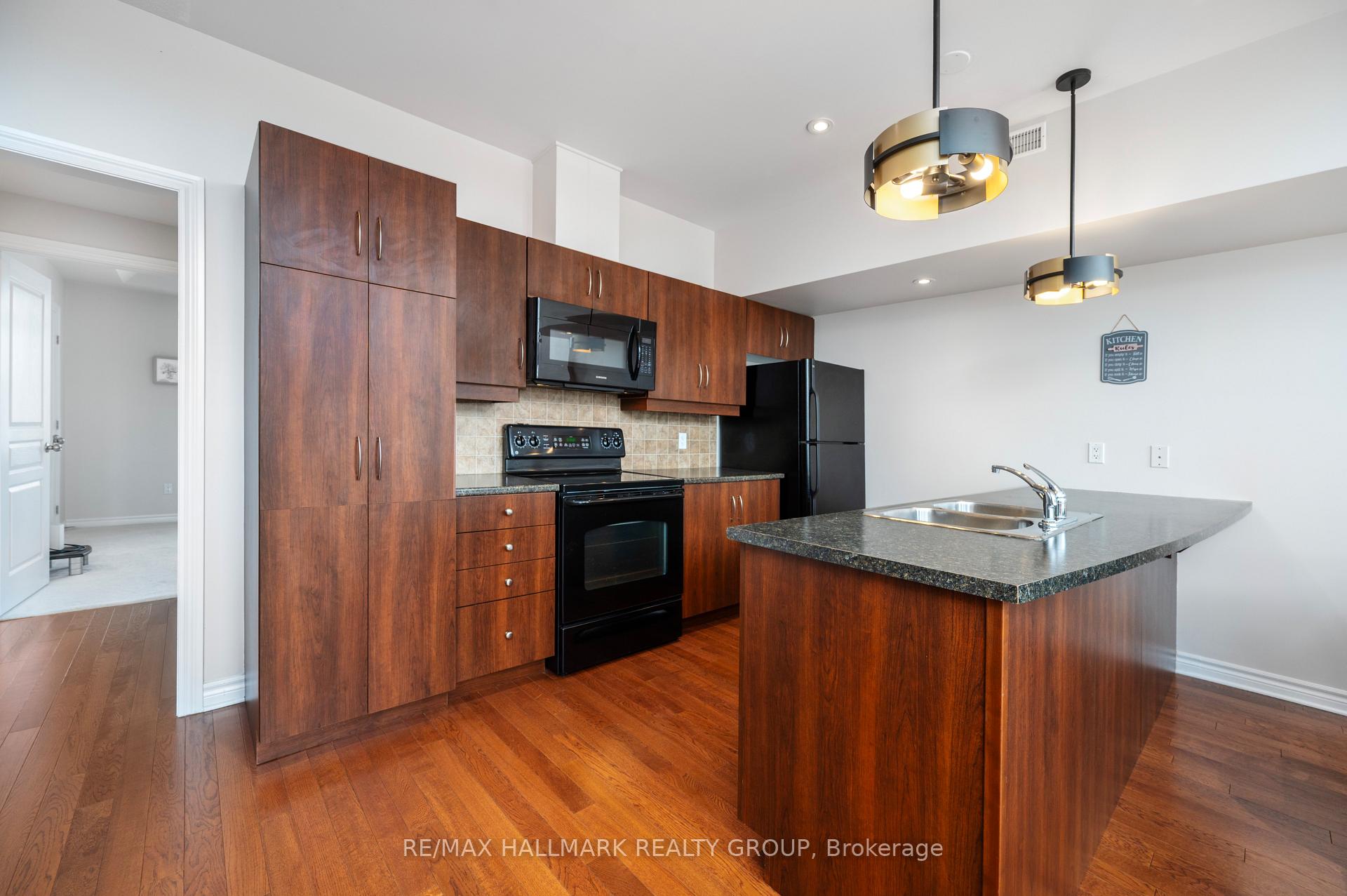 Photo 13 of 39 Hawkstone Gate, Ottawa, Kanata - Beaverbrook — HOMEH