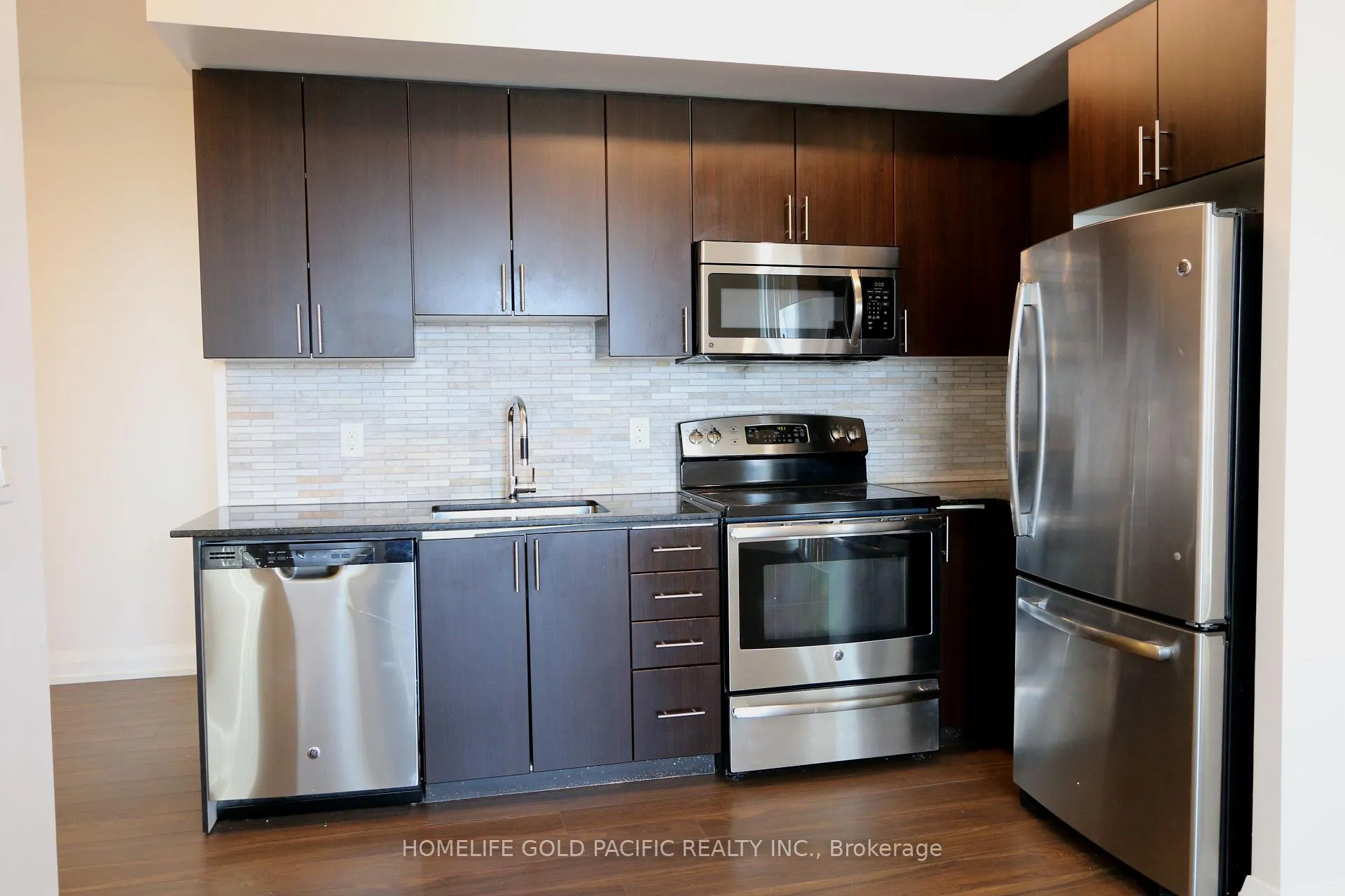 Photo 7 of Unit 1625, 7161 Yonge Street, Markham, Grandview — HOMEH