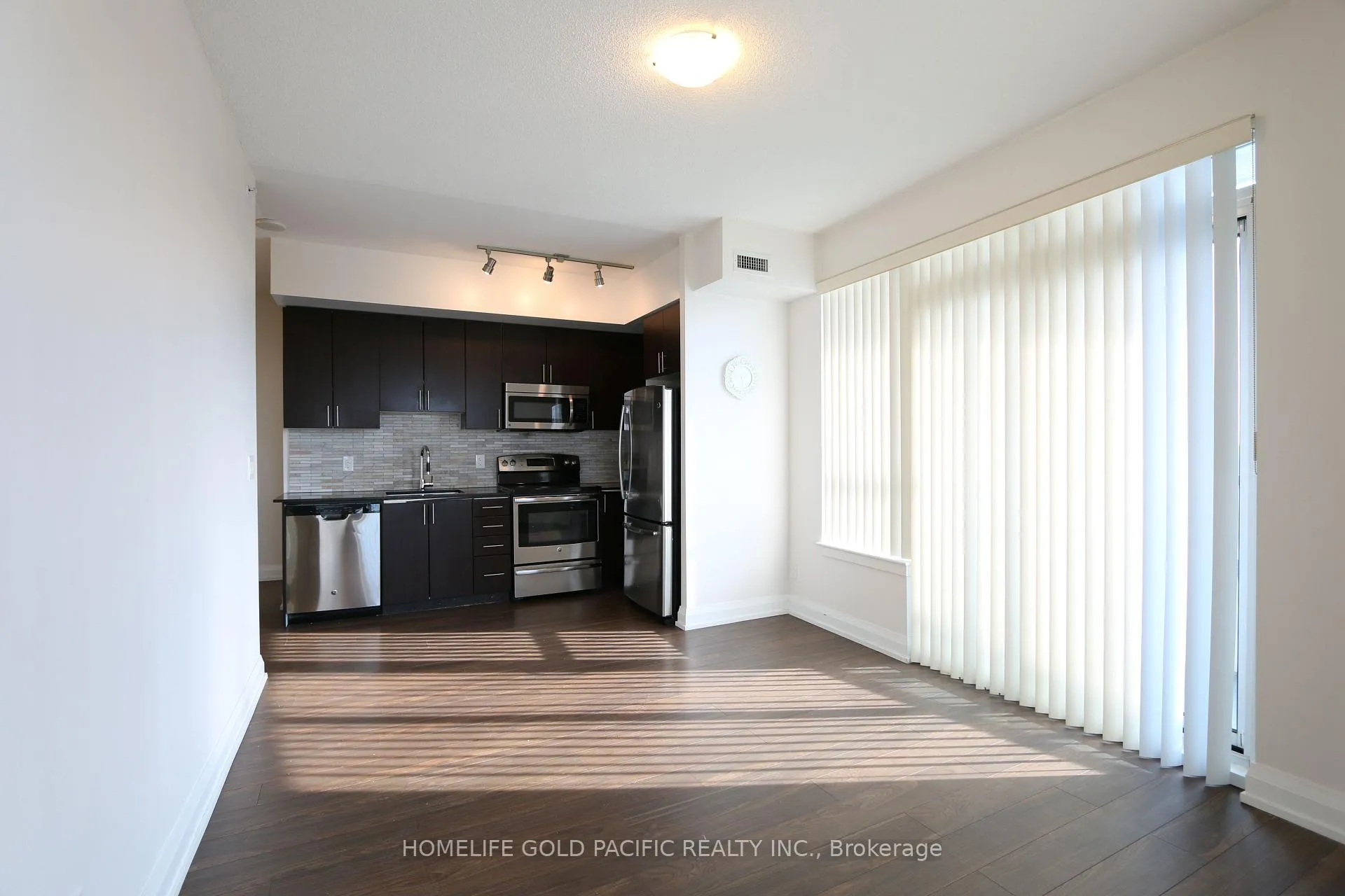 Photo 8 of Unit 1625, 7161 Yonge Street, Markham, Grandview — HOMEH