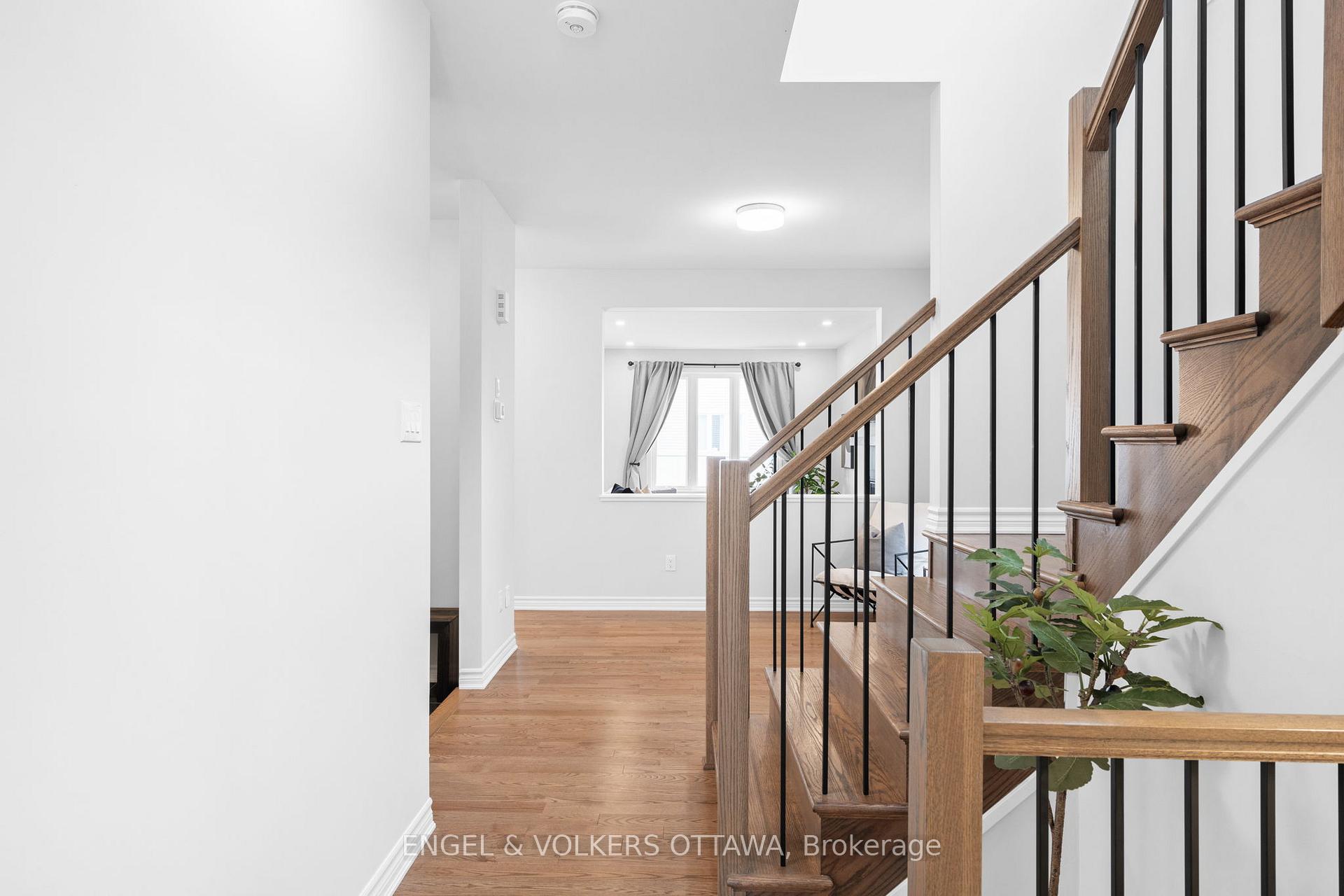 Photo 3 of 329 Finial Way, Ottawa, Barrhaven - Half Moon Bay — HOMEH