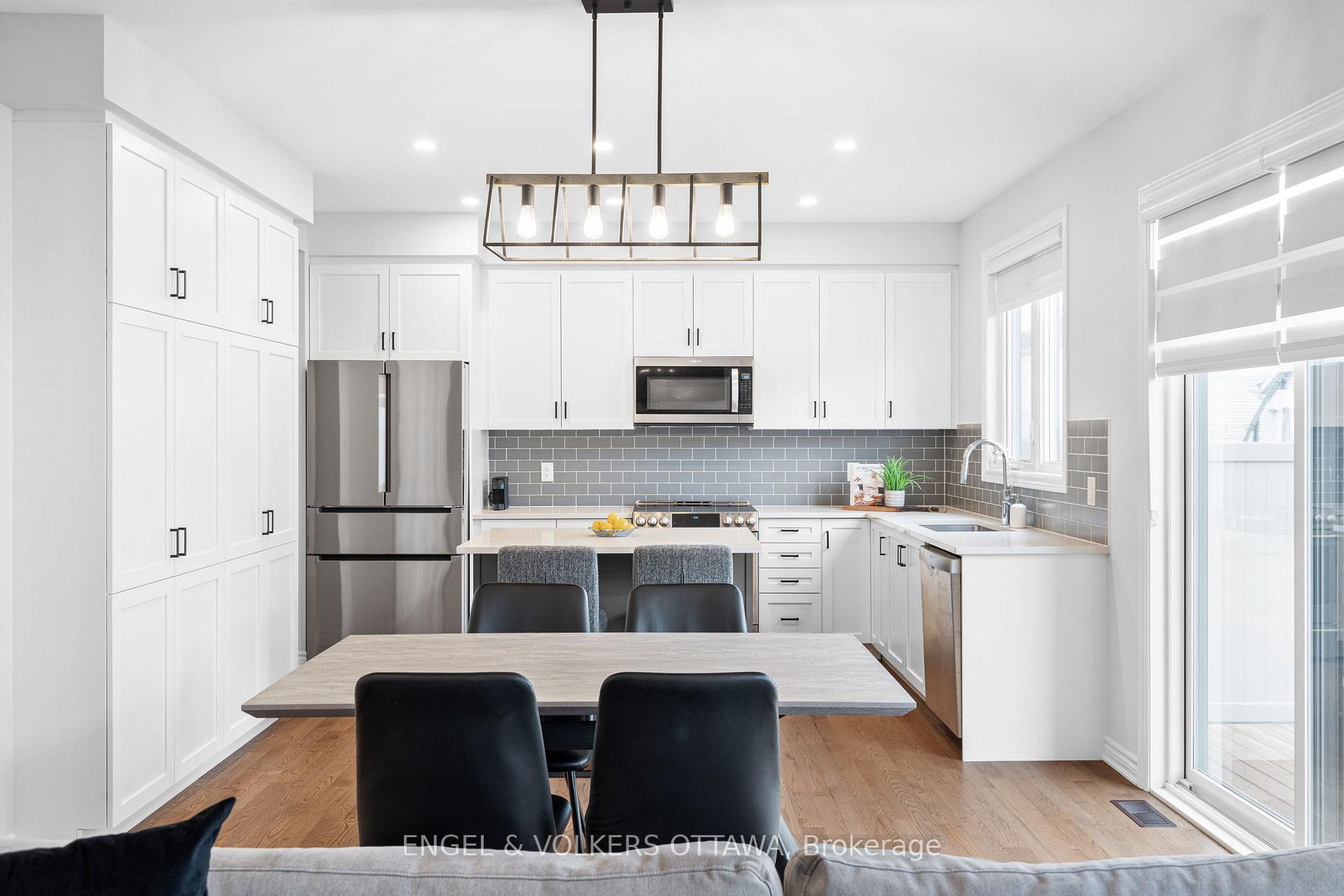 Photo 10 of 329 Finial Way, Ottawa, Barrhaven - Half Moon Bay — HOMEH