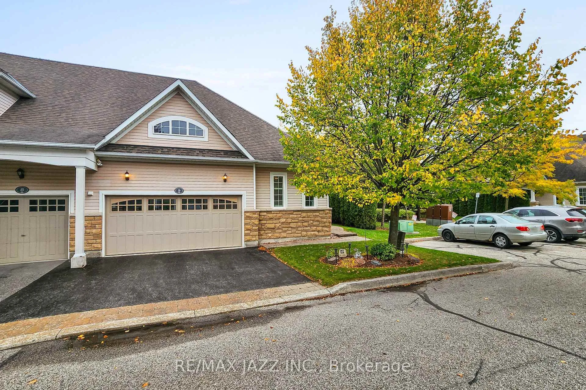 Front of Unit 9, 350 Lakebreeze Drive