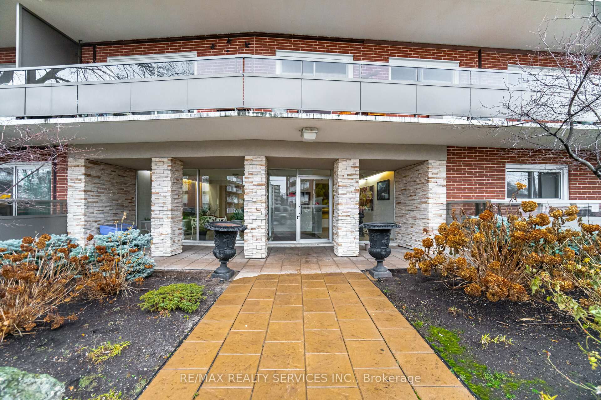 Front of Unit 203, 11 Woodman Drive S
