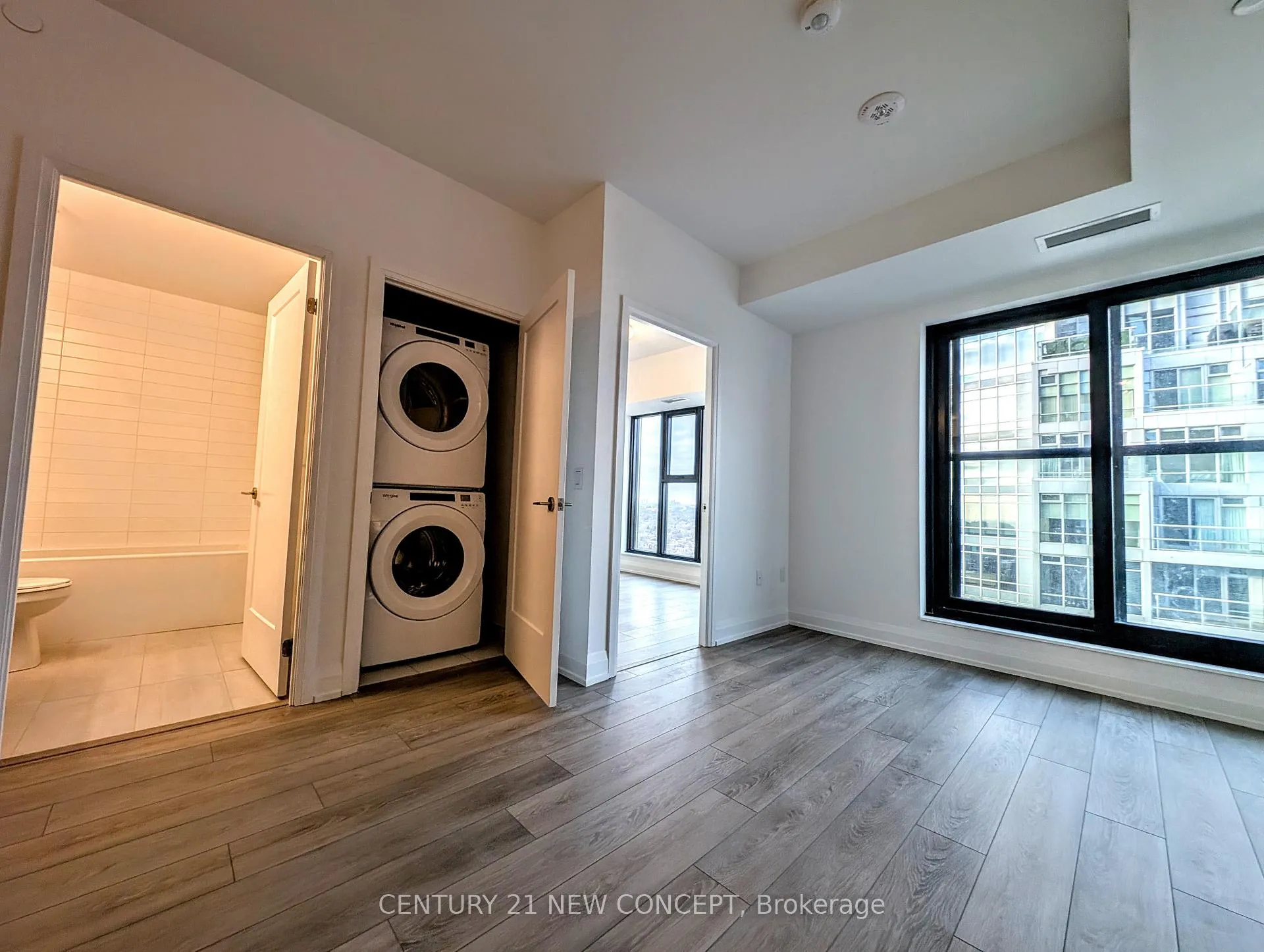 Photo 3 of Unit 3209, 20 Soudan Avenue, Toronto, Mount Pleasant West — HOMEH
