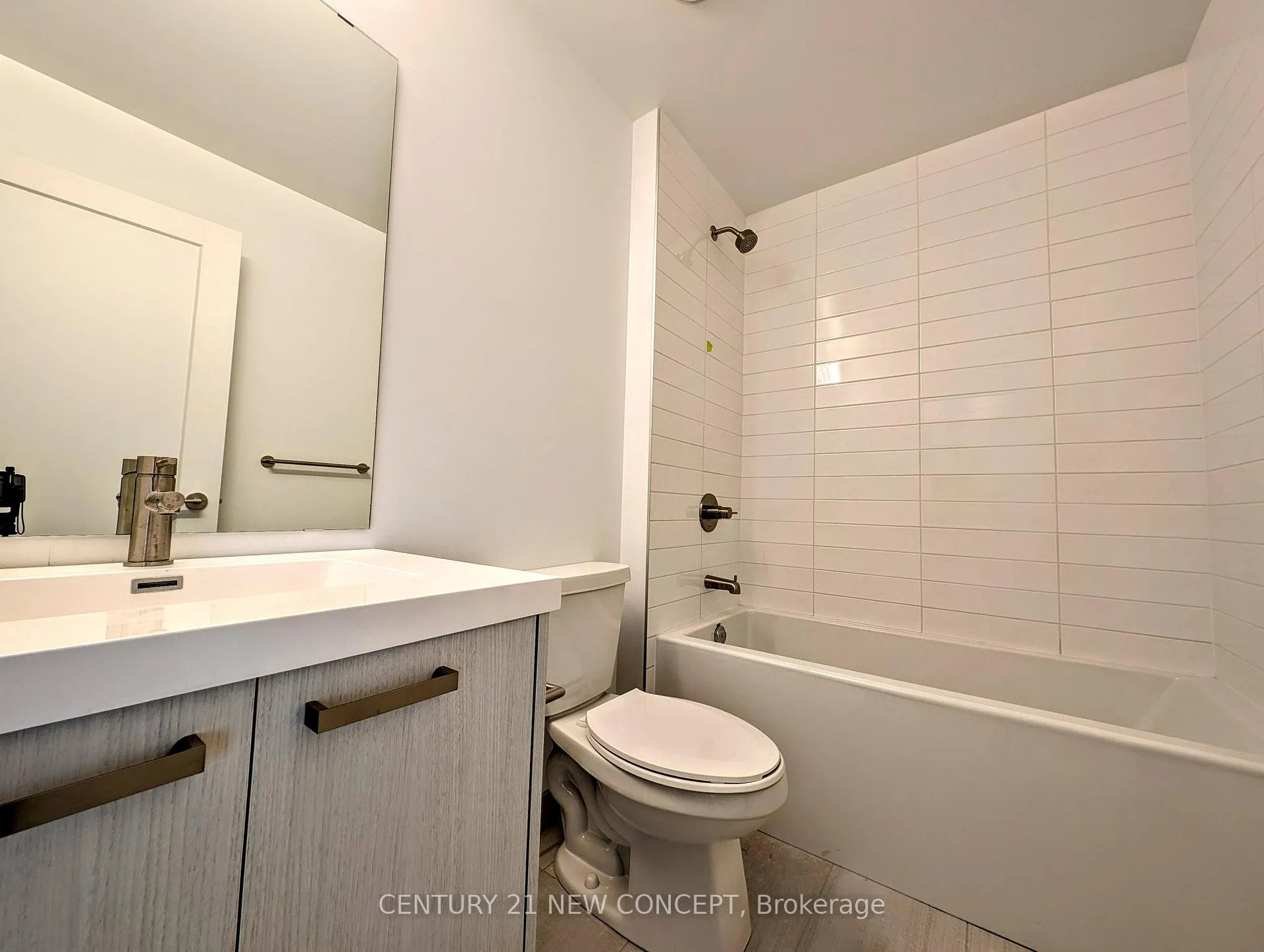 Photo 4 of Unit 3209, 20 Soudan Avenue, Toronto, Mount Pleasant West — HOMEH