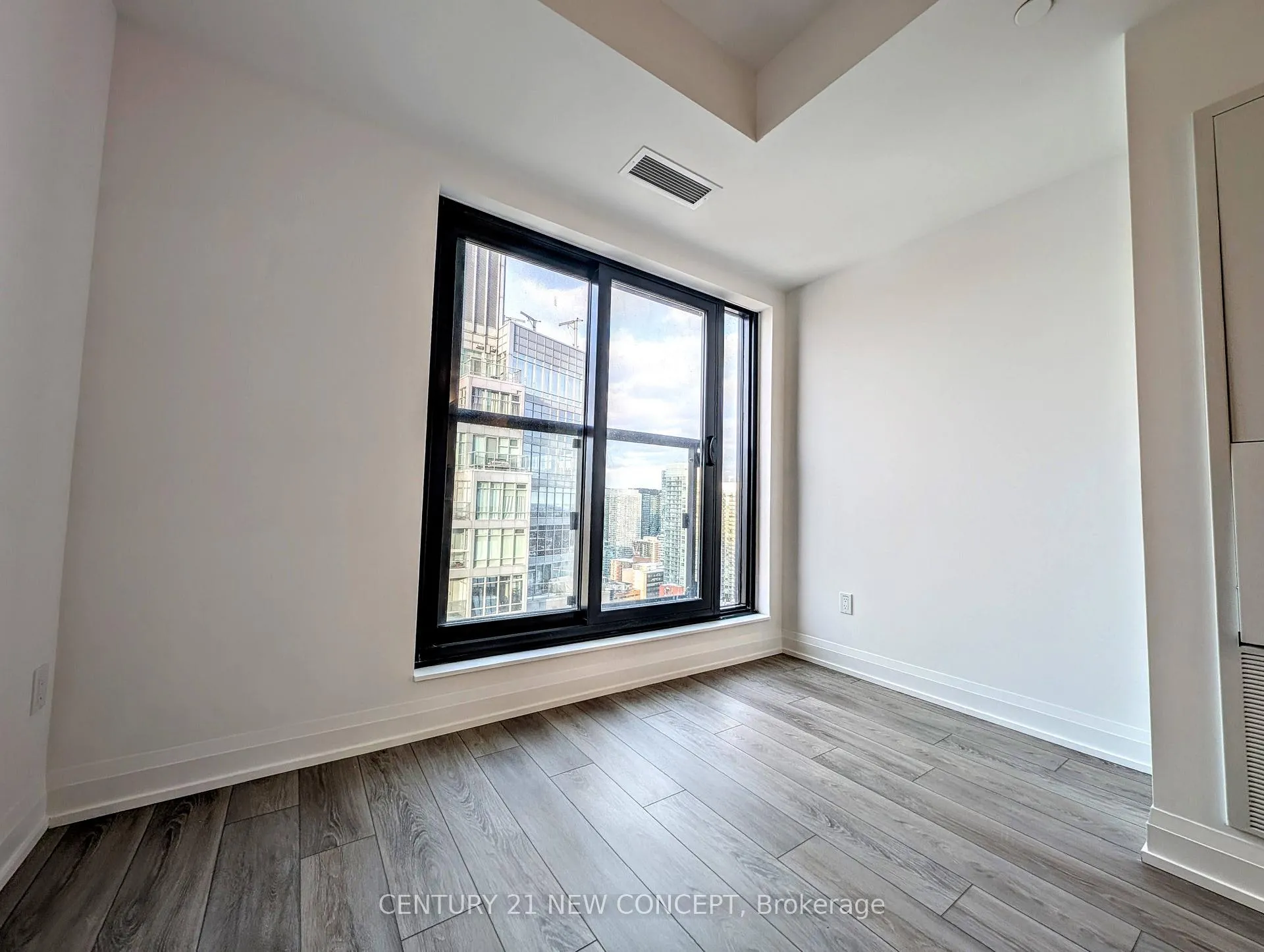 Photo 5 of Unit 3209, 20 Soudan Avenue, Toronto, Mount Pleasant West — HOMEH