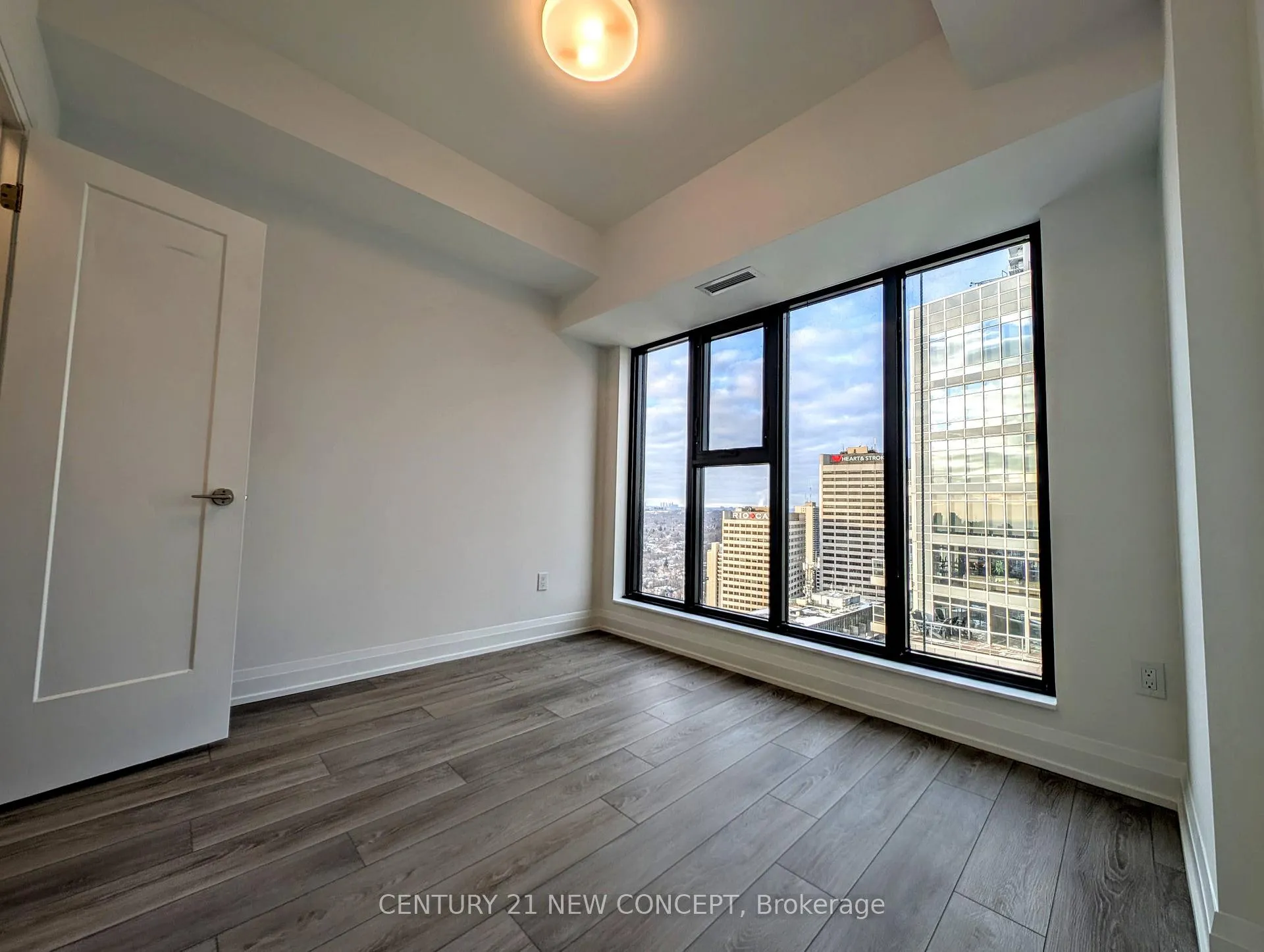 Photo 6 of Unit 3209, 20 Soudan Avenue, Toronto, Mount Pleasant West — HOMEH