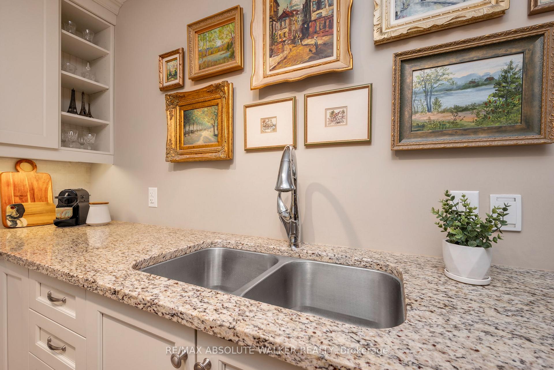 Photo 13 of Unit 202, 310 Centrum Boulevard, Ottawa, Bilberry Creek/Queenswood Heights — HOMEH