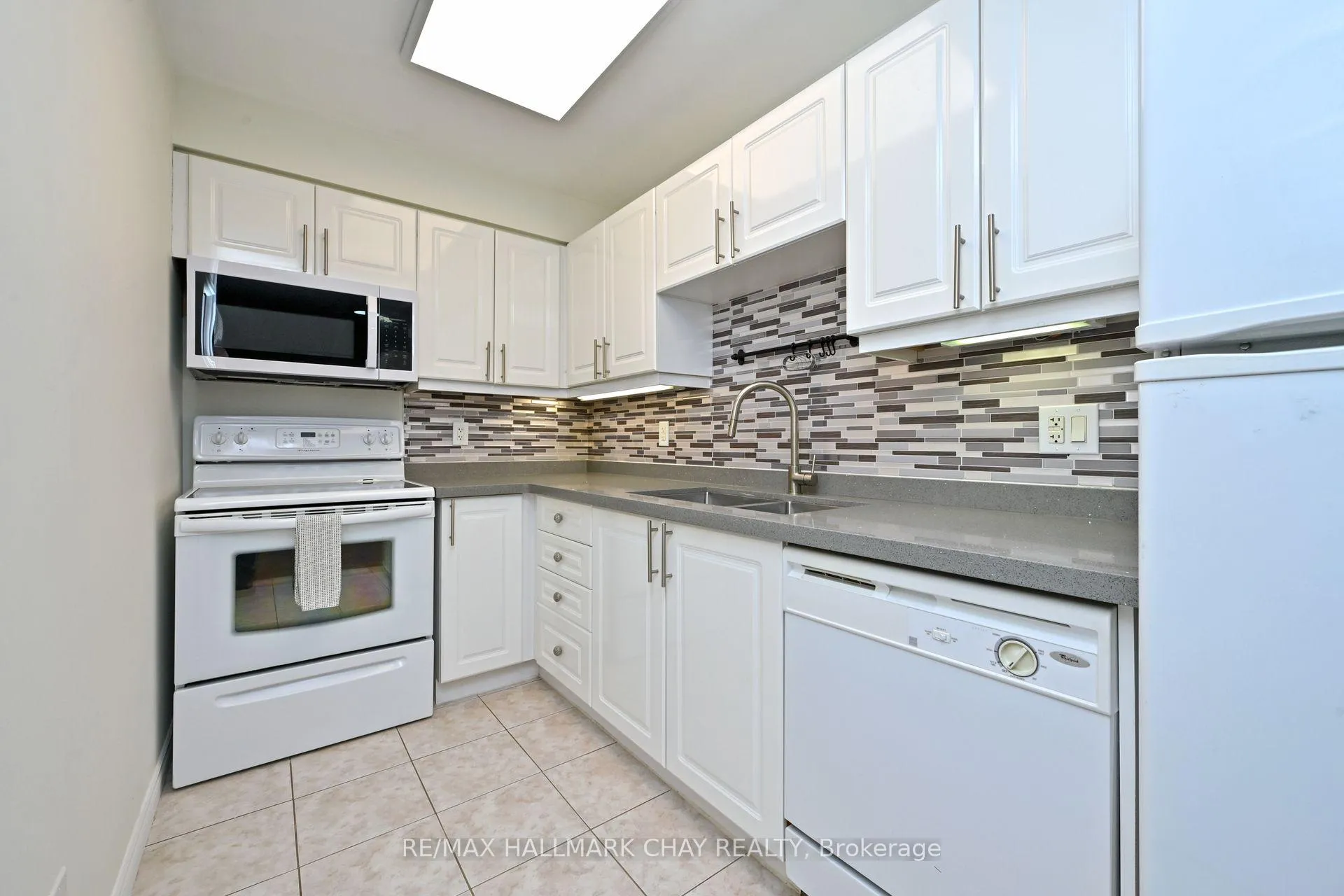 Photo 5 of Unit 308, 500 Mapleview Drive, Barrie, Holly — HOMEH