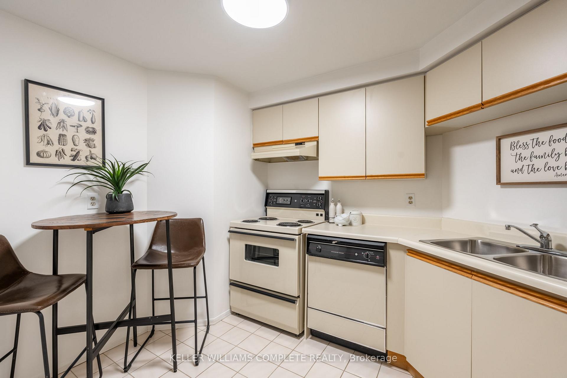 Photo 10 of Unit 405, 175 Hunter Street E, Hamilton, Corktown — HOMEH