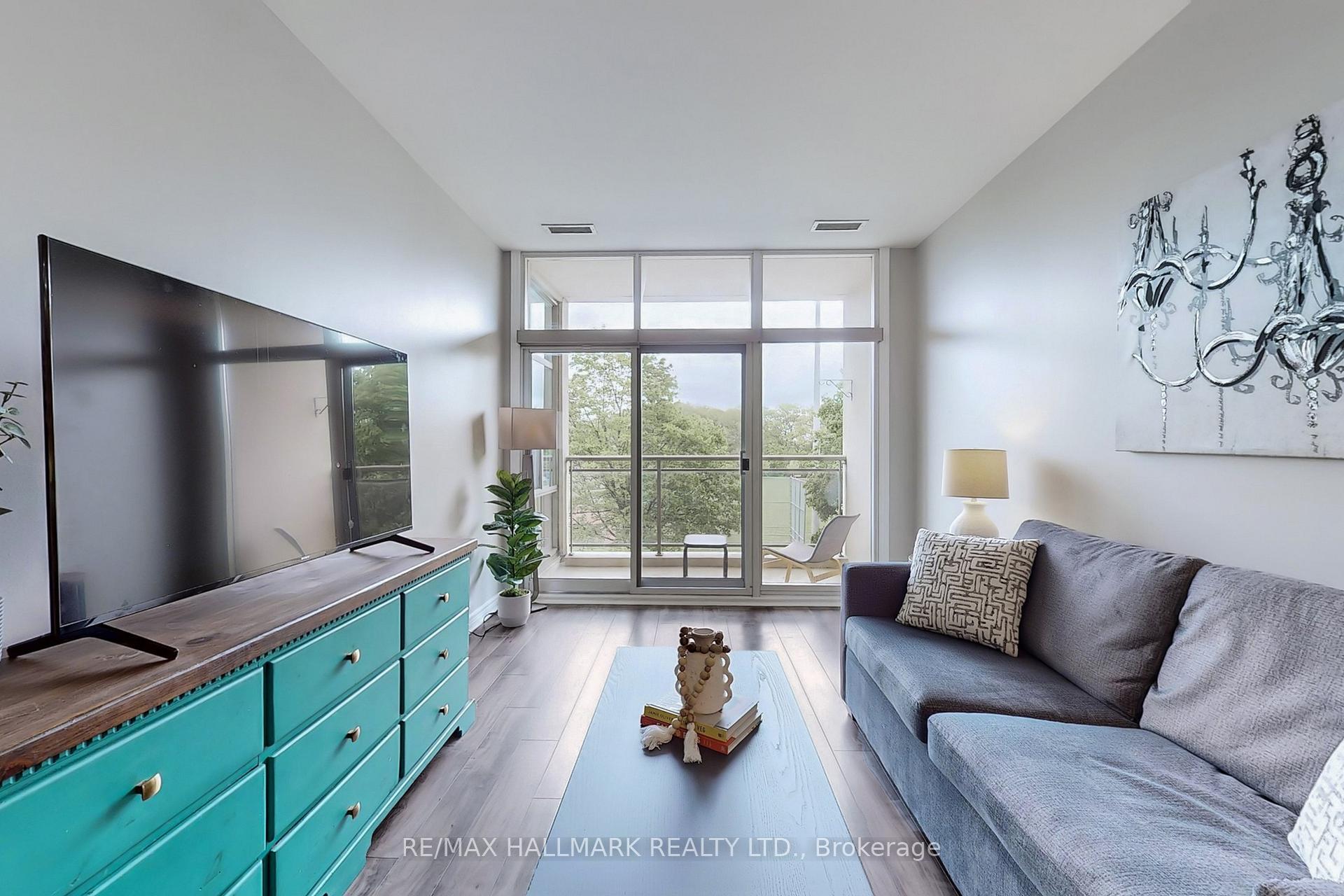 Photo 4 of Unit 219, 1 Leaside Park Drive, Toronto, Thorncliffe Park — HOMEH