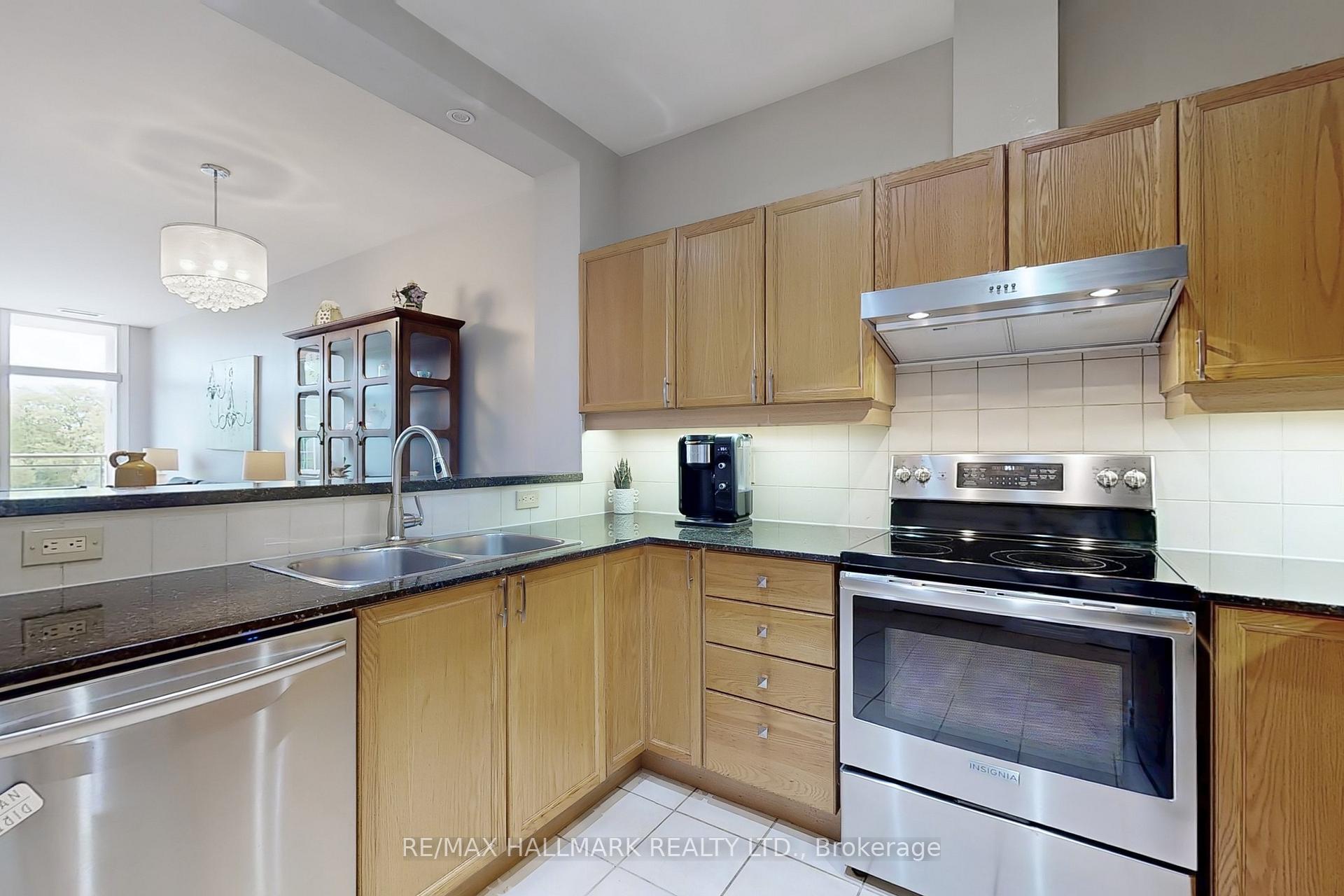 Photo 10 of Unit 219, 1 Leaside Park Drive, Toronto, Thorncliffe Park — HOMEH