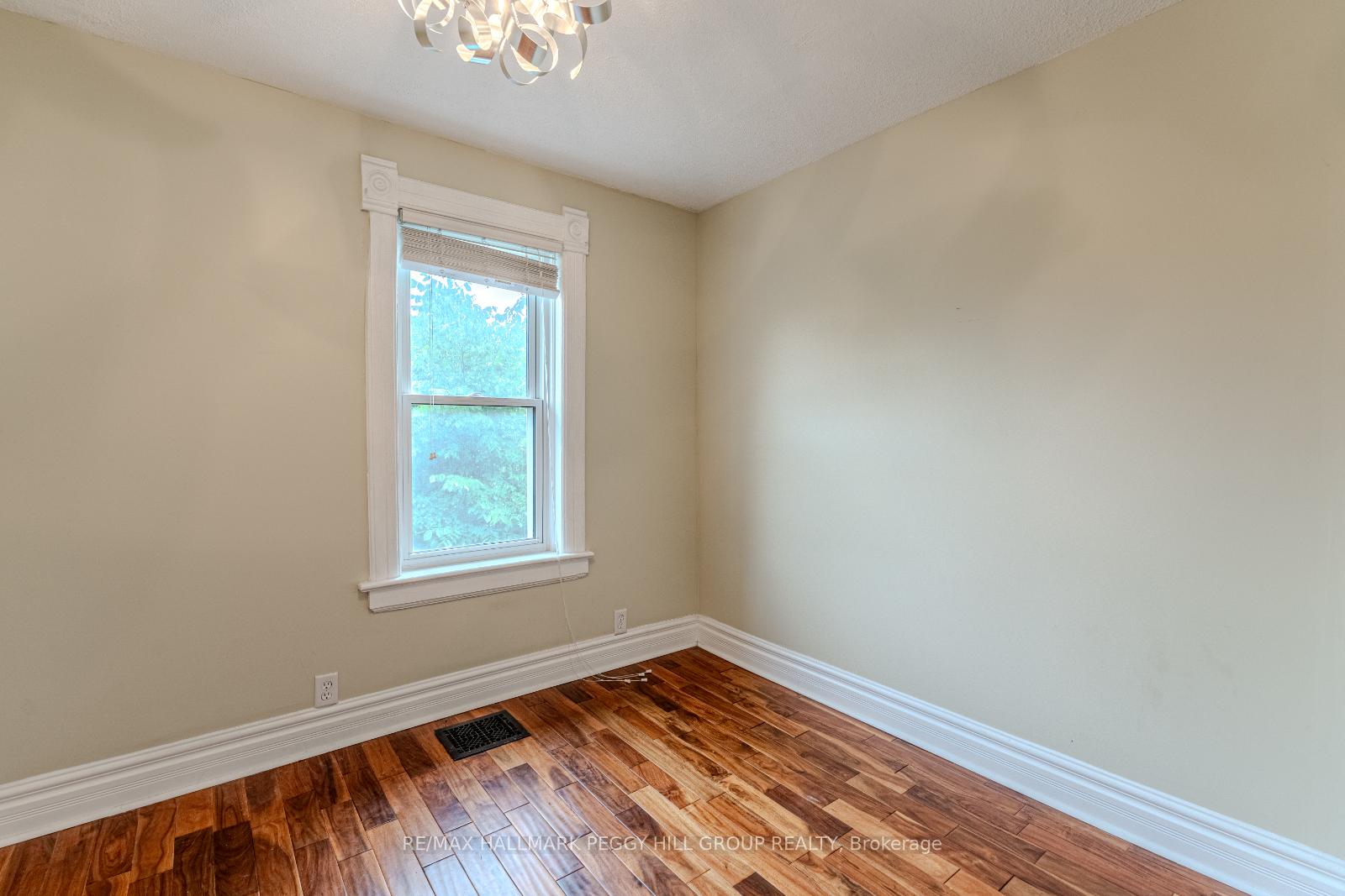 Photo 9 of 14 Cumberland Street, Barrie, Allandale Centre — HOMEH