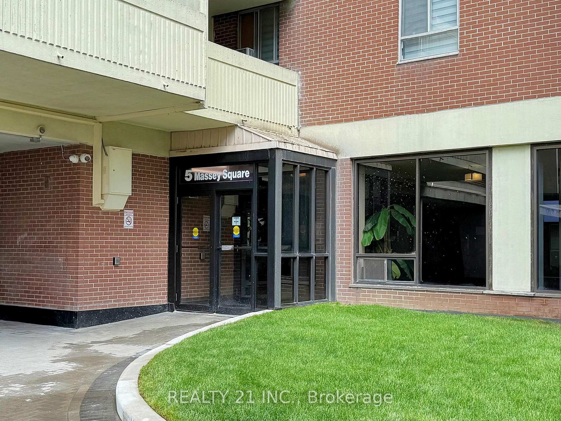 Photo 5 of Unit 2511, 5 Massey Square, Toronto, Crescent Town — HOMEH