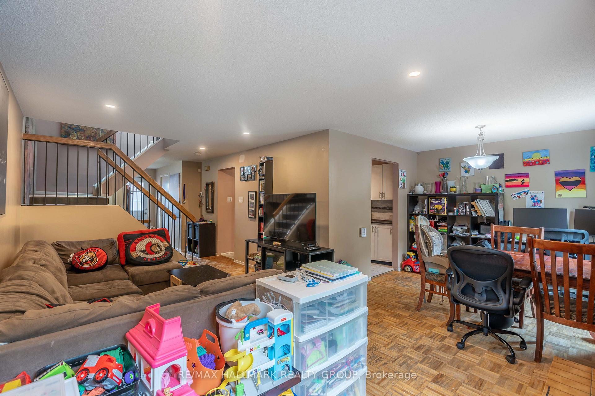 Photo 8 of 30B Castlebrook Lane, Ottawa, Centrepointe — HOMEH