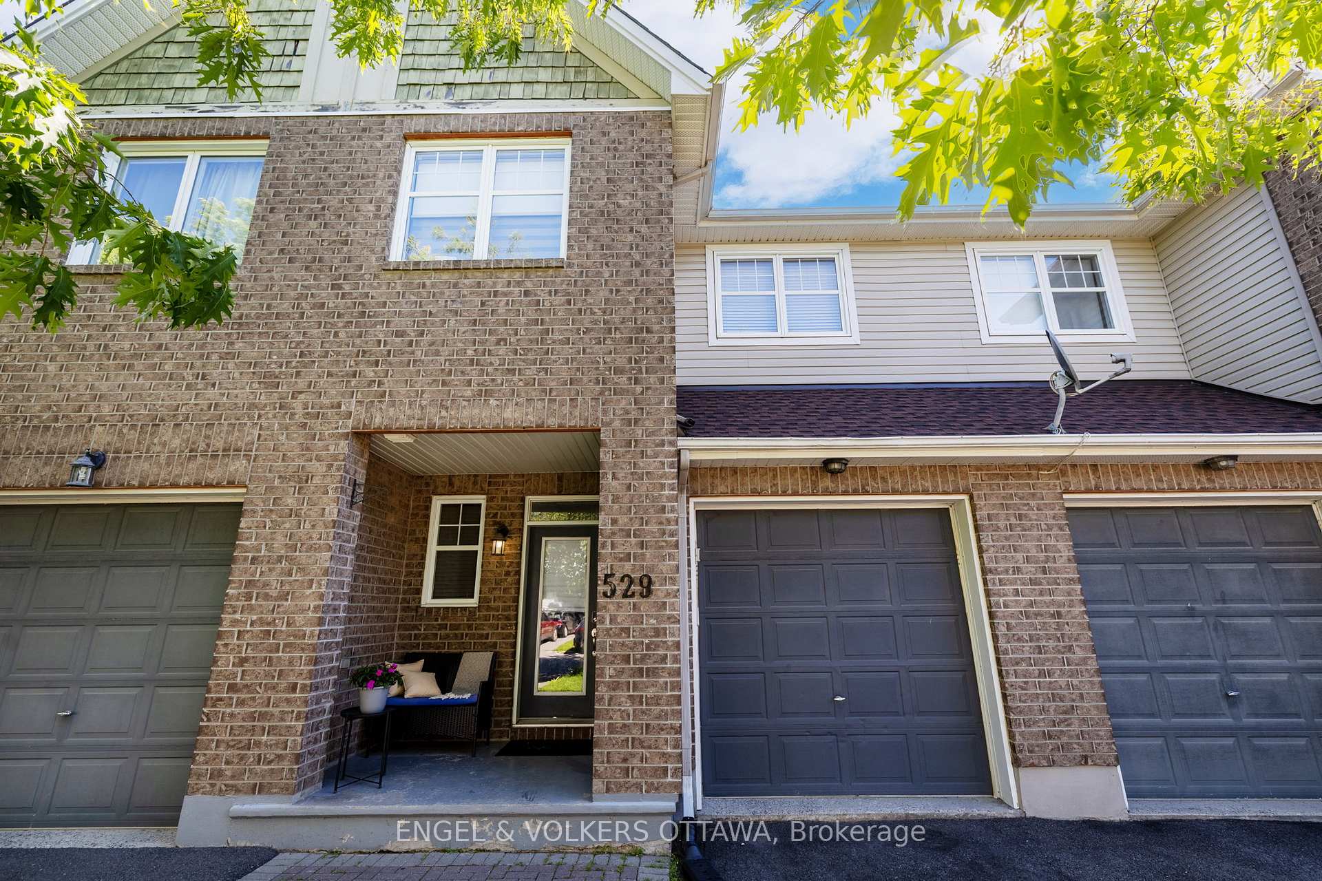 Photo 4 of 529 Devonwood Circle, Ottawa, Blossom Park/Kemp Park/Findlay Creek — HOMEH