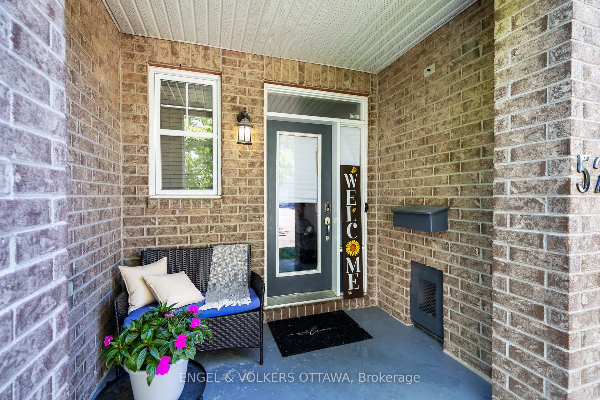 Photo 3 of 529 Devonwood Circle, Ottawa, Blossom Park/Kemp Park/Findlay Creek — HOMEH
