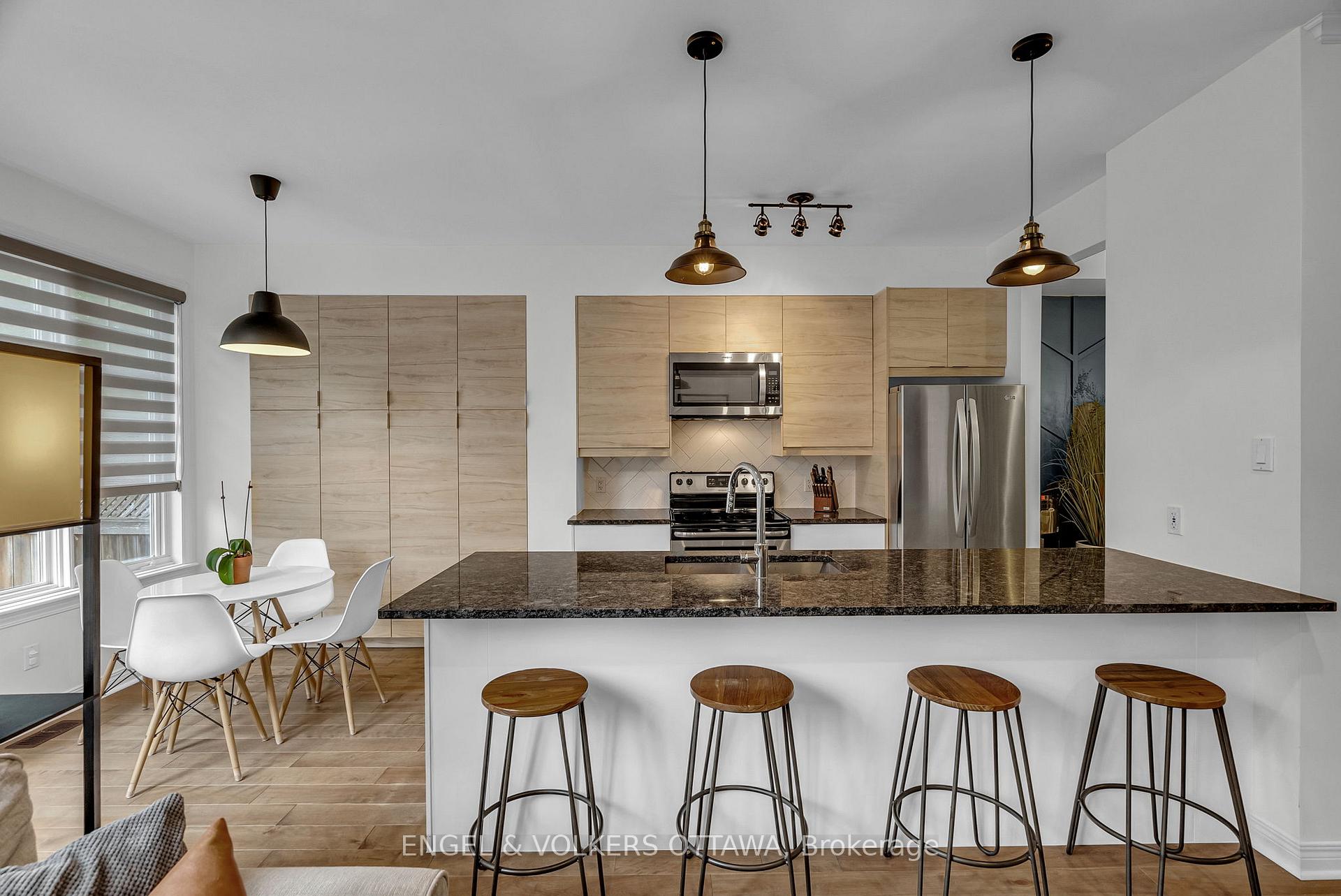 Photo 11 of 529 Devonwood Circle, Ottawa, Blossom Park/Kemp Park/Findlay Creek — HOMEH