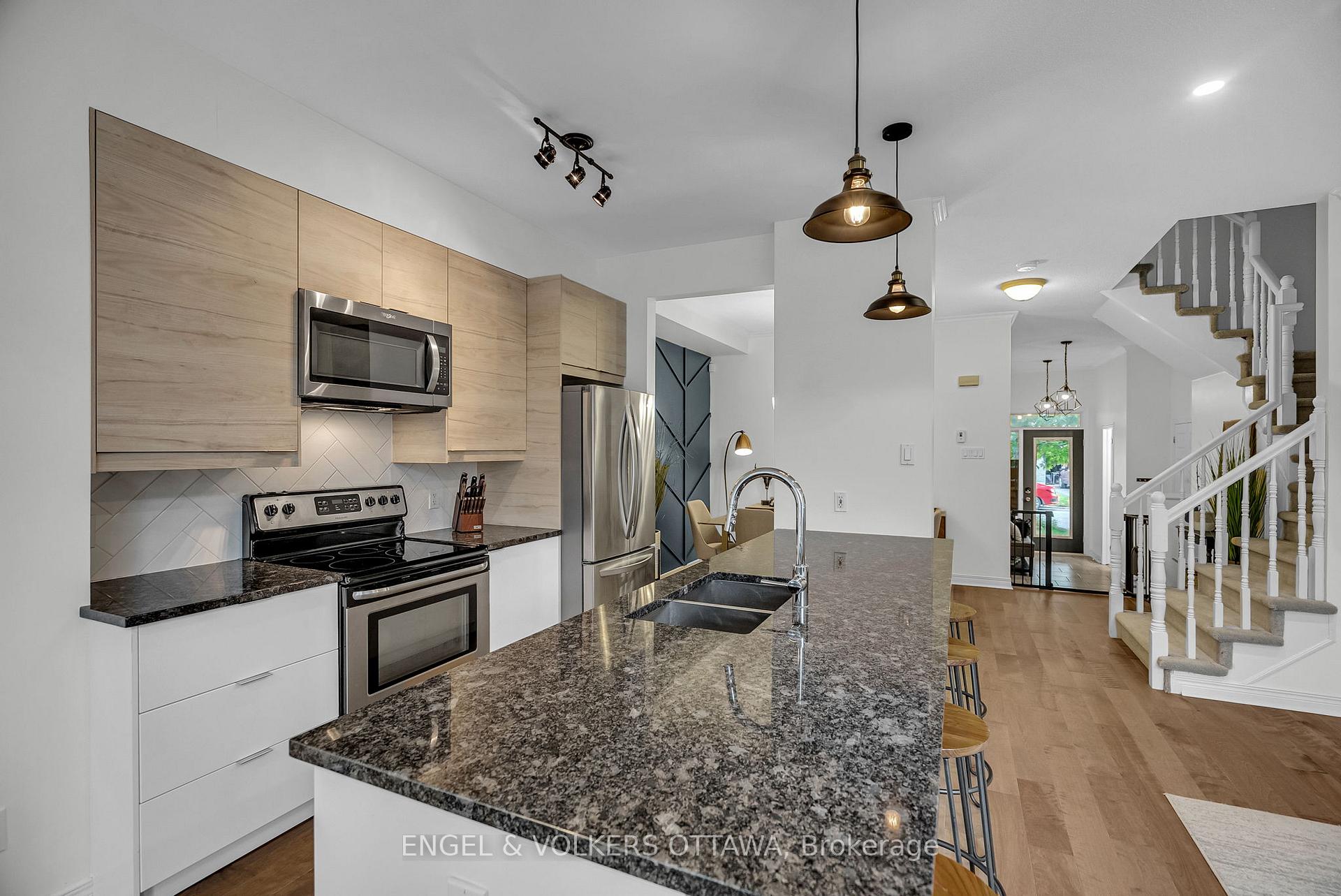 Photo 16 of 529 Devonwood Circle, Ottawa, Blossom Park/Kemp Park/Findlay Creek — HOMEH