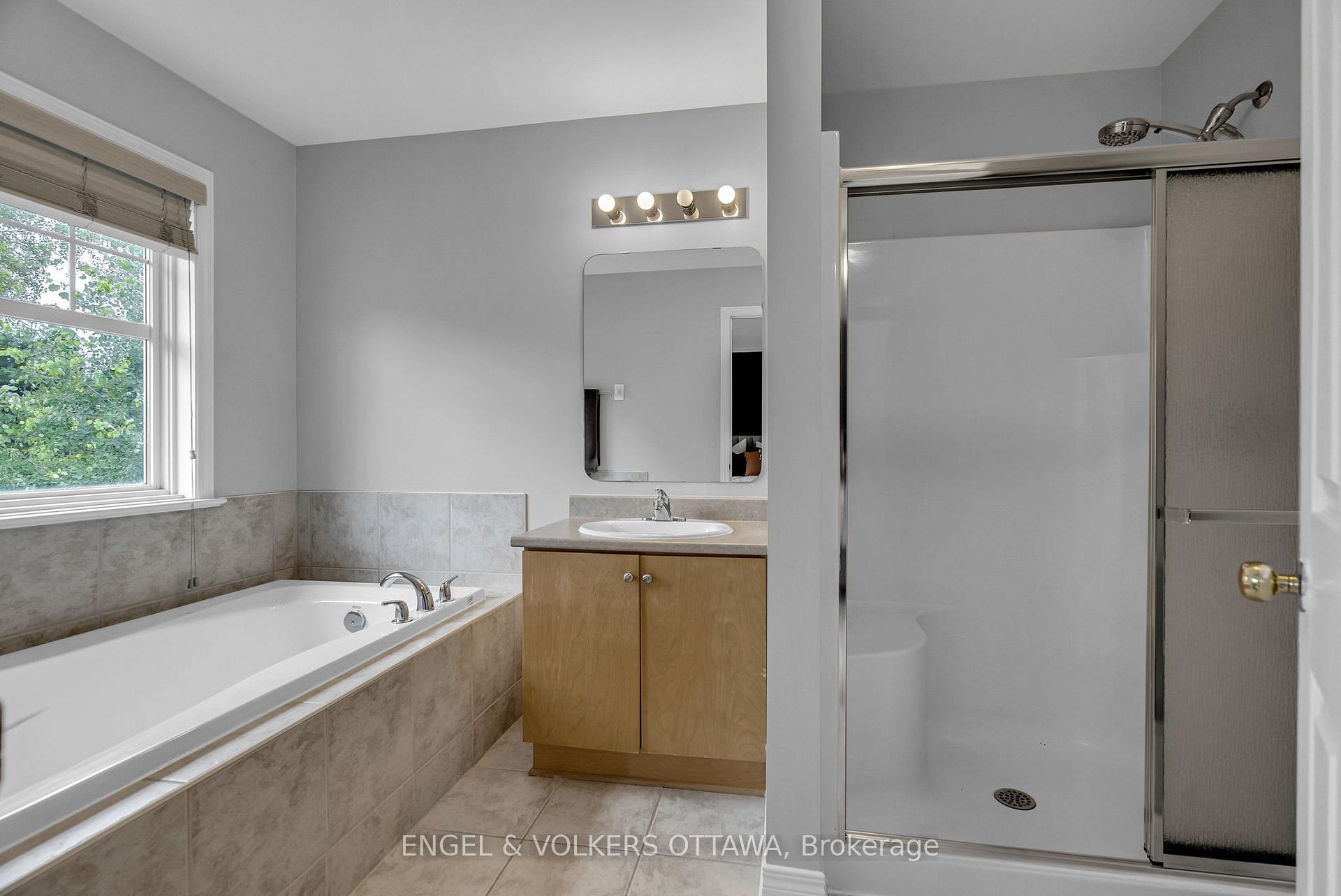Photo 23 of 529 Devonwood Circle, Ottawa, Blossom Park/Kemp Park/Findlay Creek — HOMEH