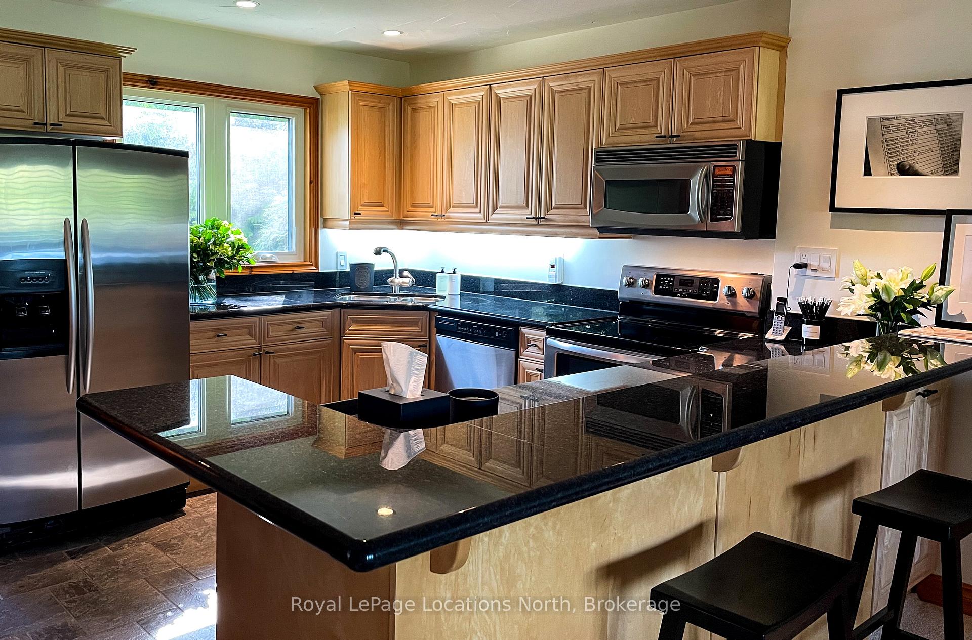 Photo 4 of 564 Oxbow Crescent, Collingwood — HOMEH