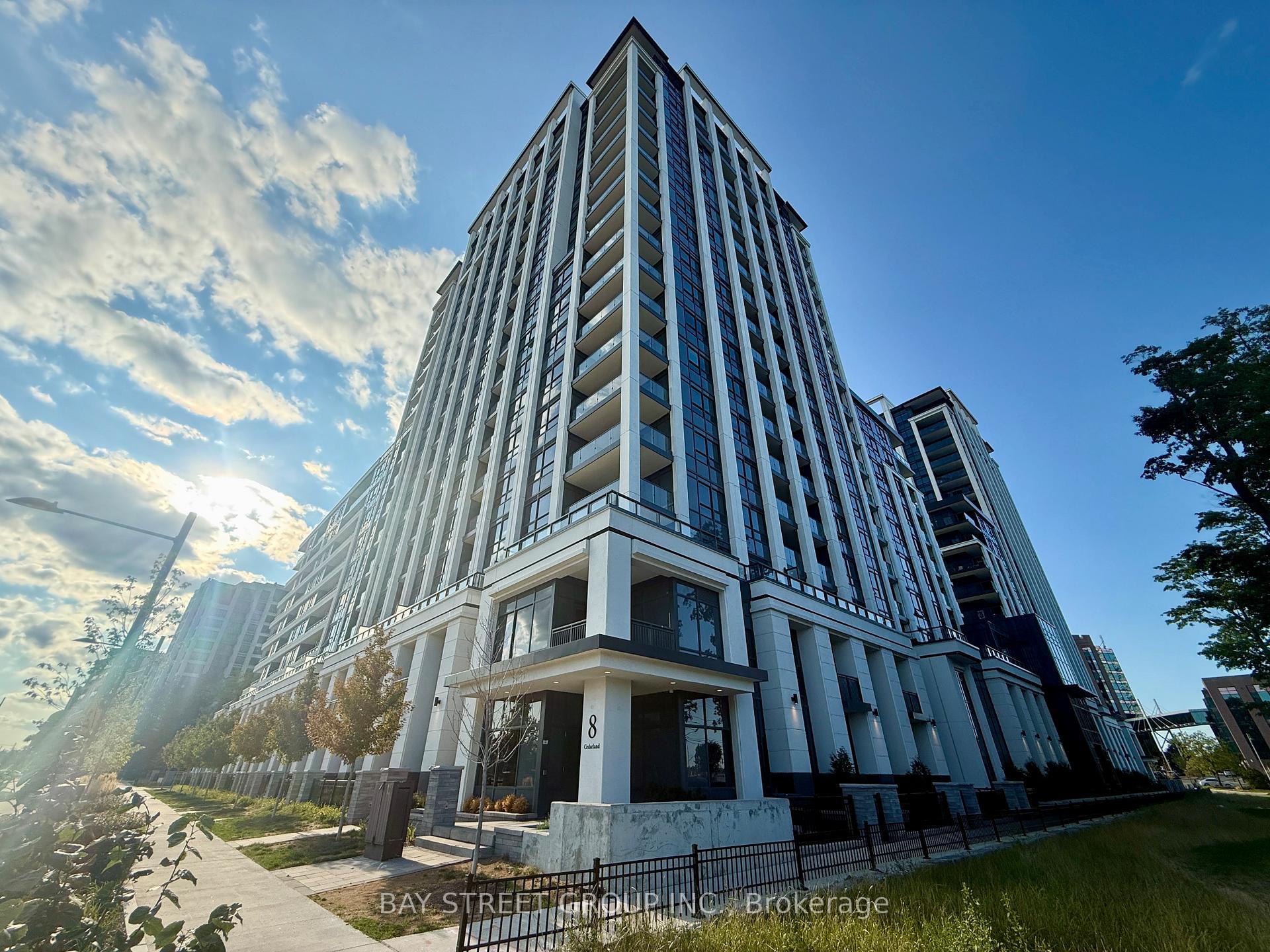 Photo 1 of Unit 323, 8 Cedarland Drive, Markham, Unionville — HOMEH